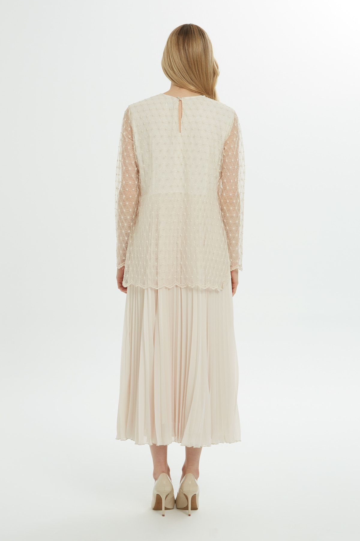 Kolu Tül Detaylı Pliseli Midi Elbise