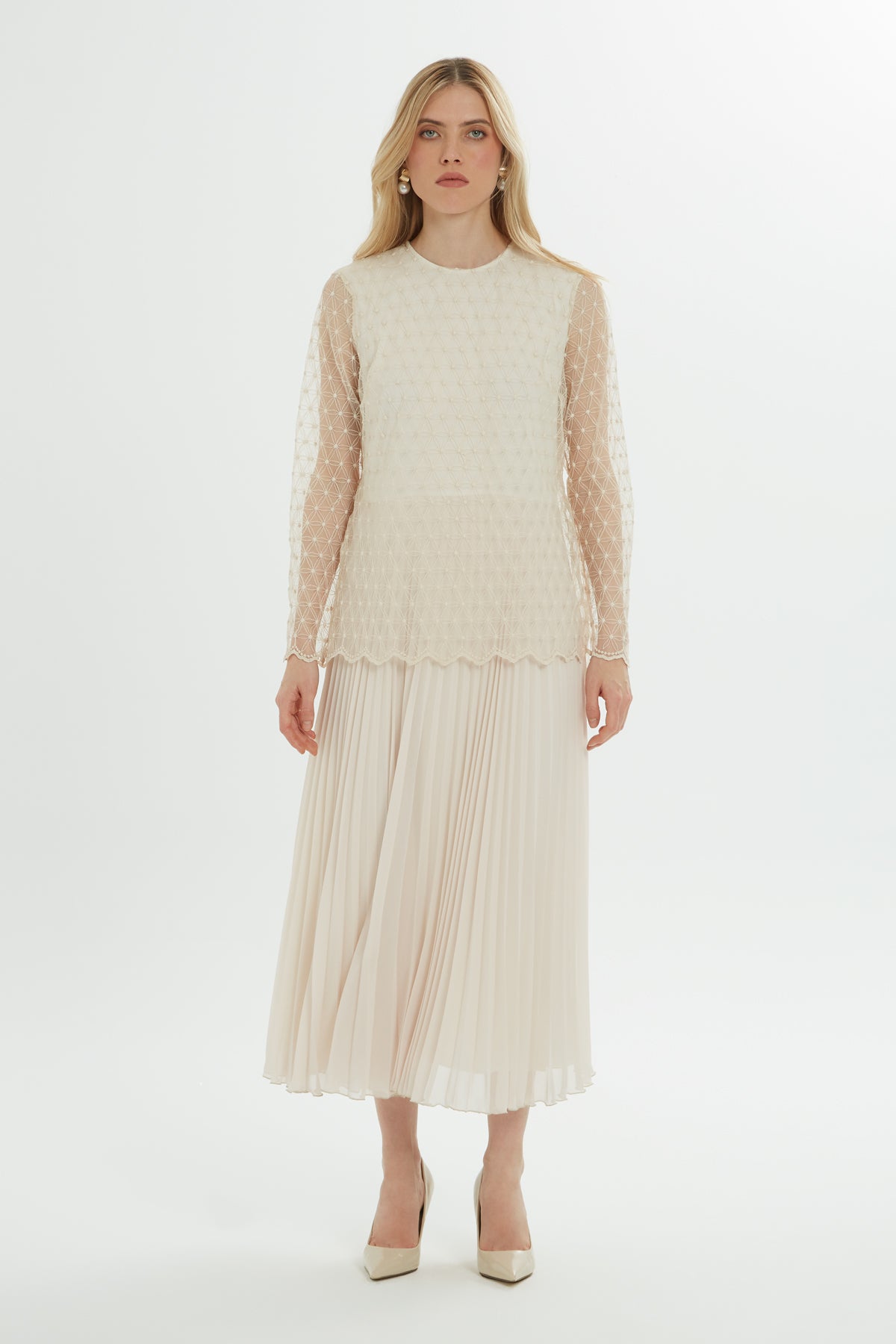 Kolu Tül Detaylı Pliseli Midi Elbise