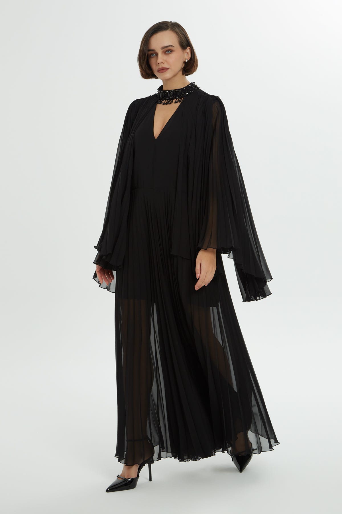 Pelerin Detaylı Piliseli Uzun Elbise