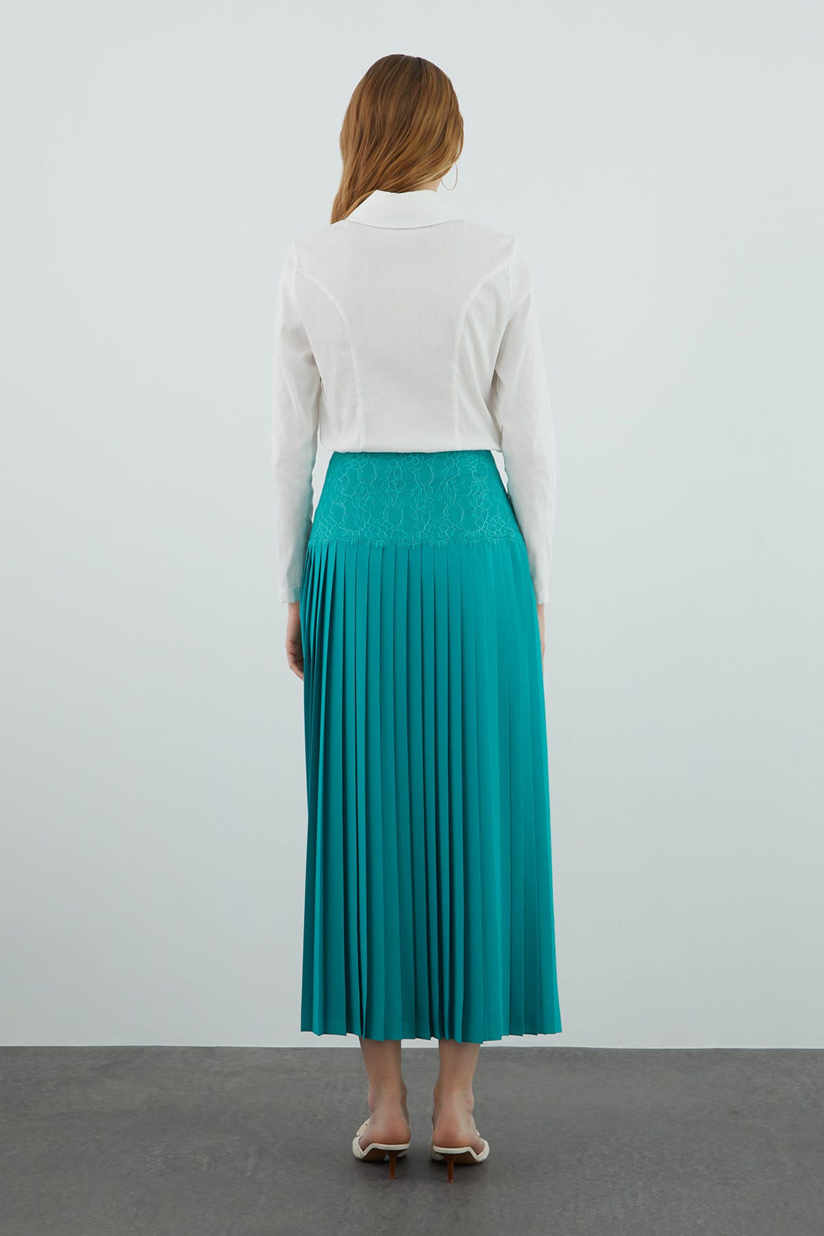 Beli İşlemeli Uzun Etek