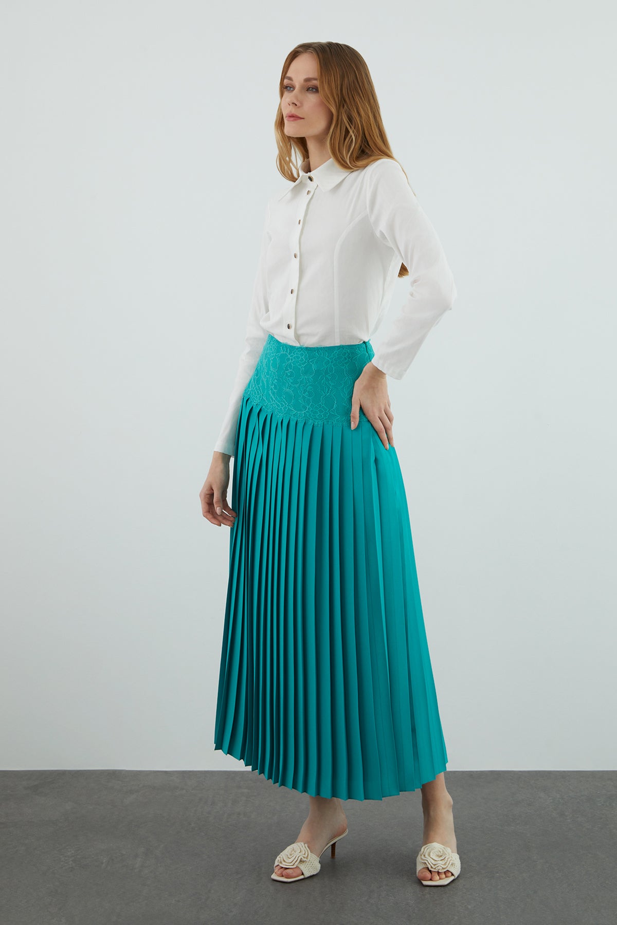 Beli İşlemeli Uzun Etek