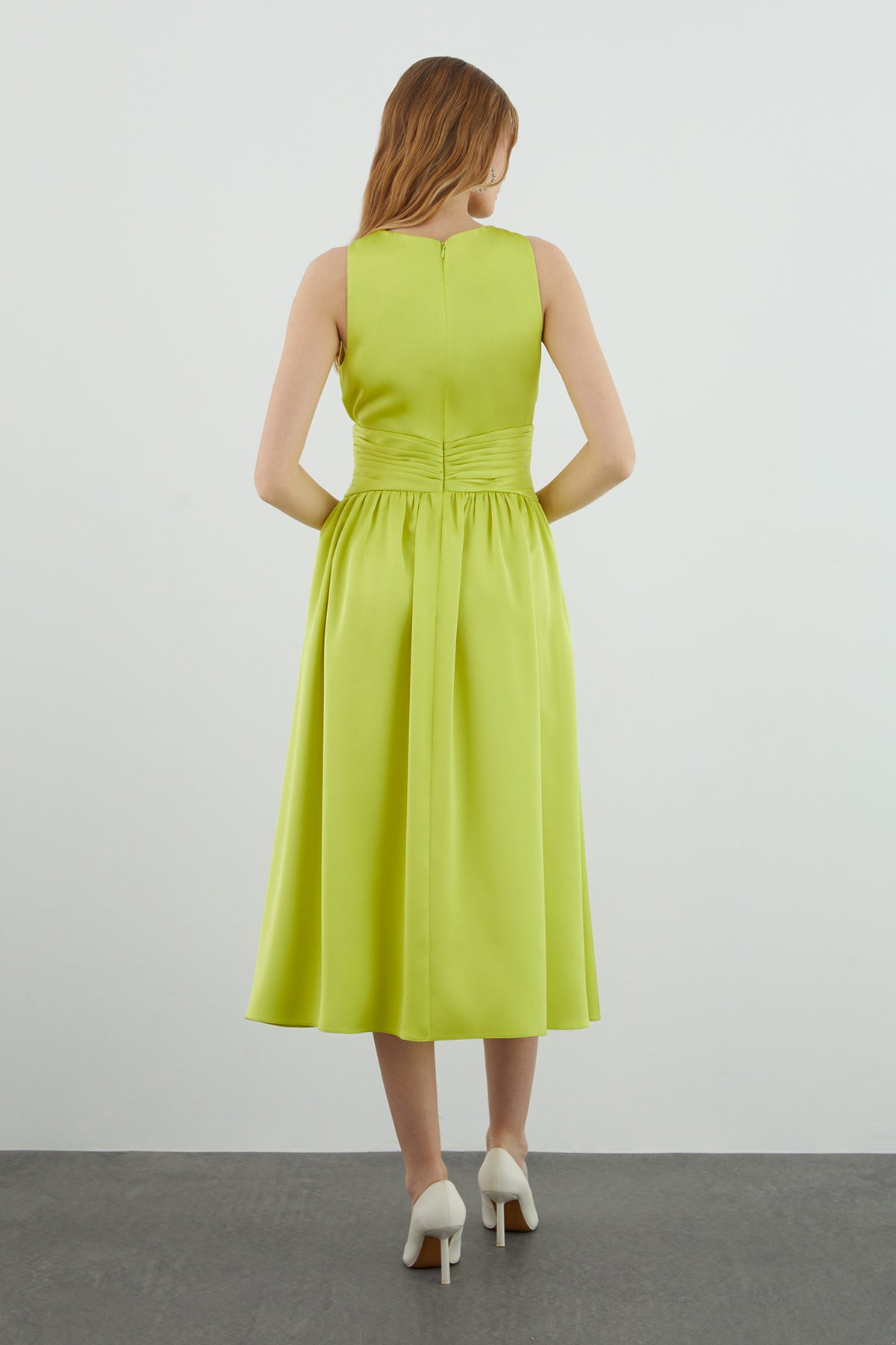 Beli Piliseli Ve İşleme Detaylı Eteği Kloş Abiye Midi Elbise