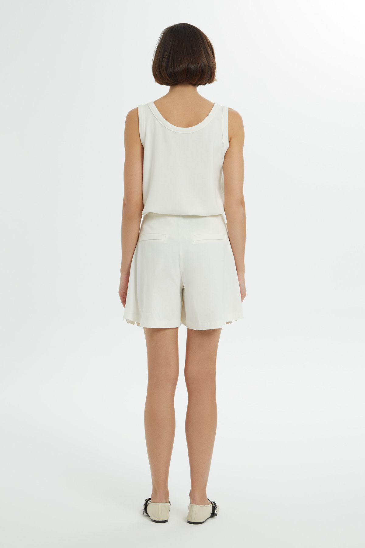 Etek Ucu Nakışlı Şort