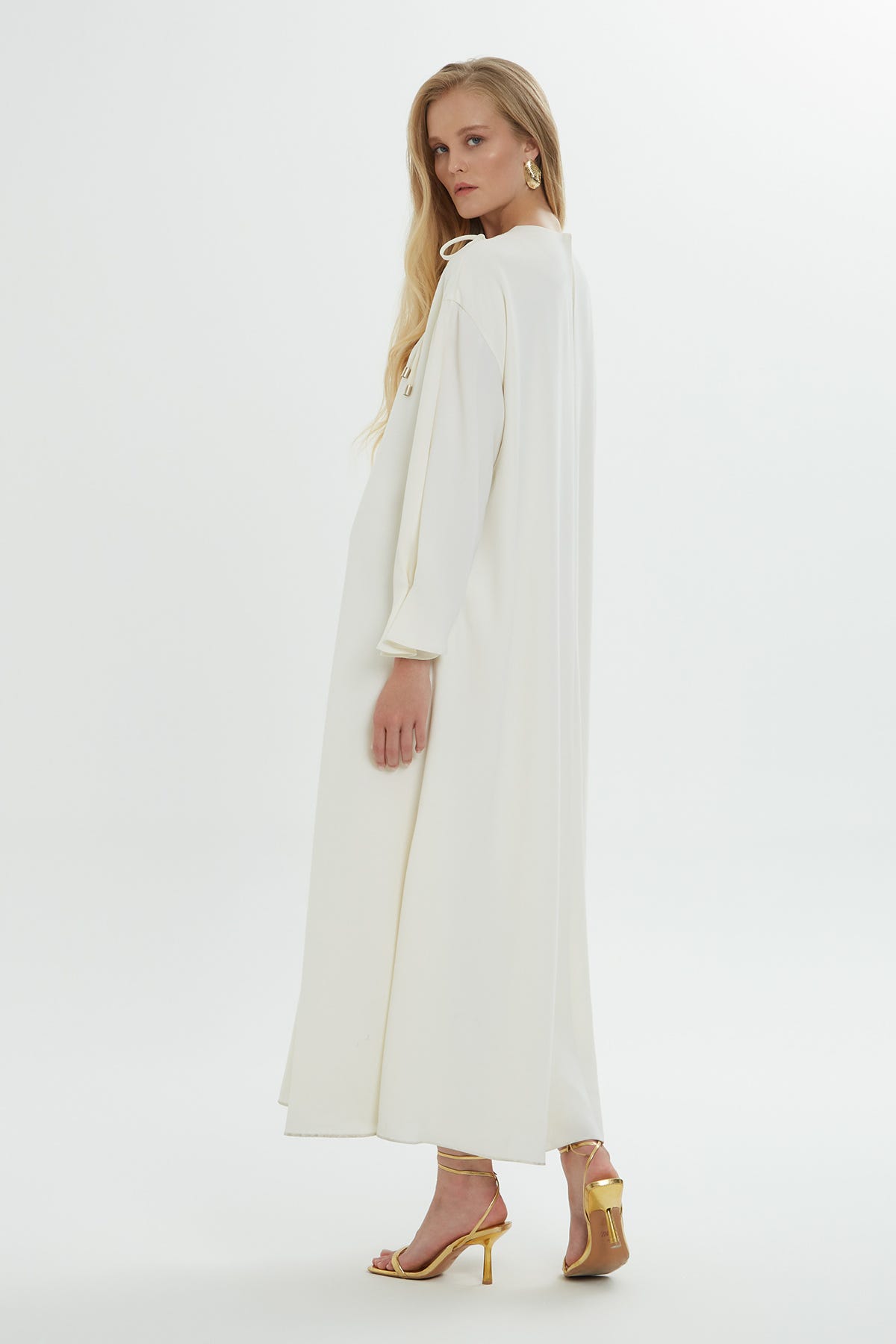 Uzun Kollu Beli İşlemeli Maxi Elbise