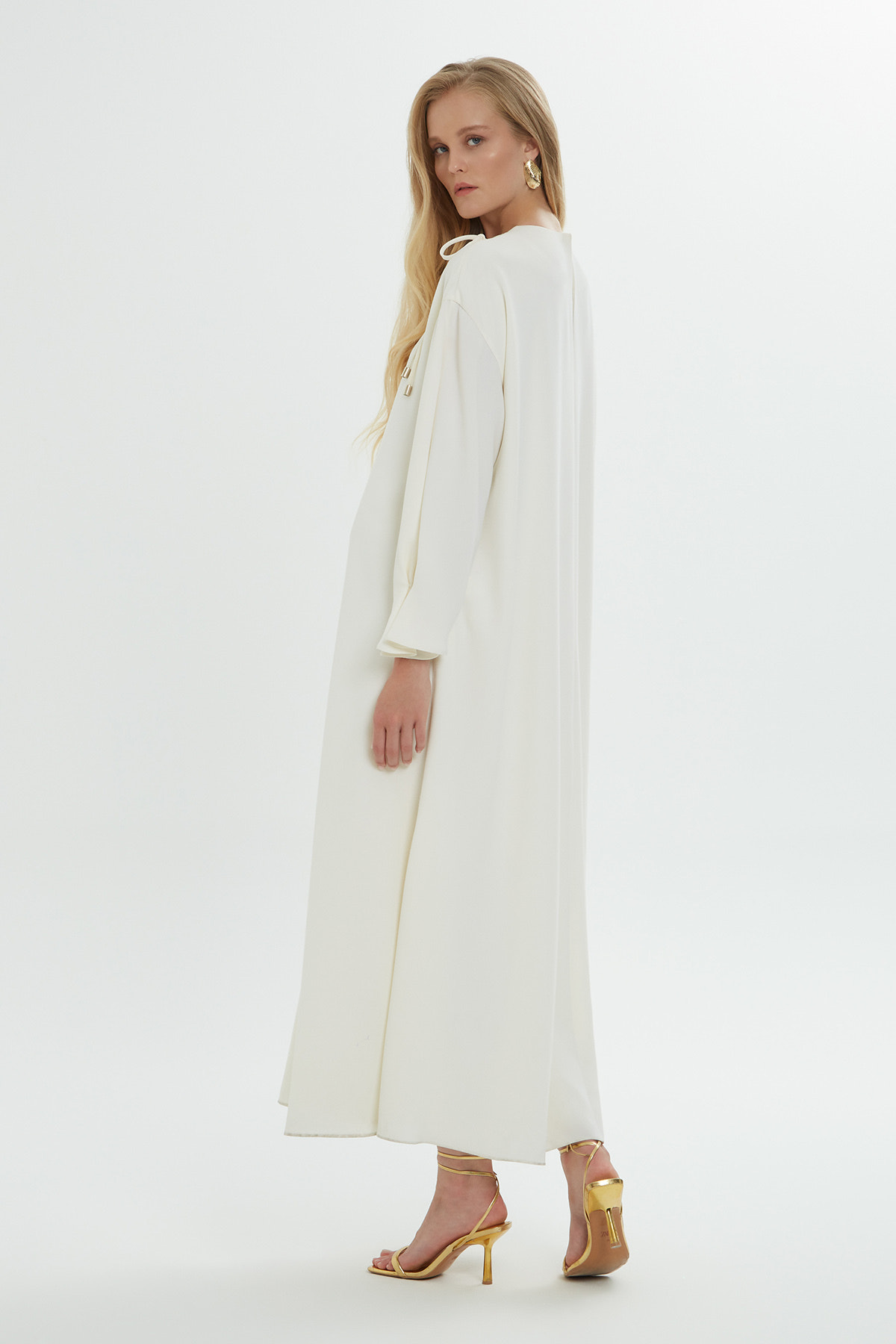 Uzun Kollu Beli İşlemeli Maxi Elbise