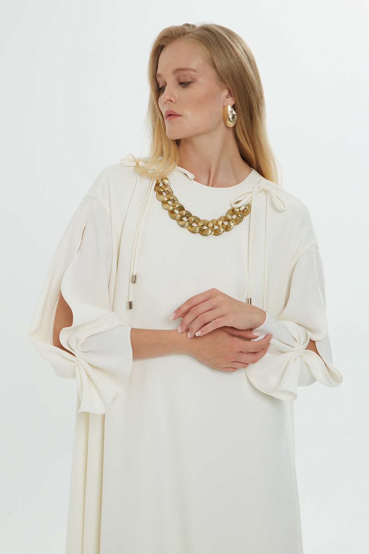 Uzun Kollu Beli İşlemeli Maxi Elbise