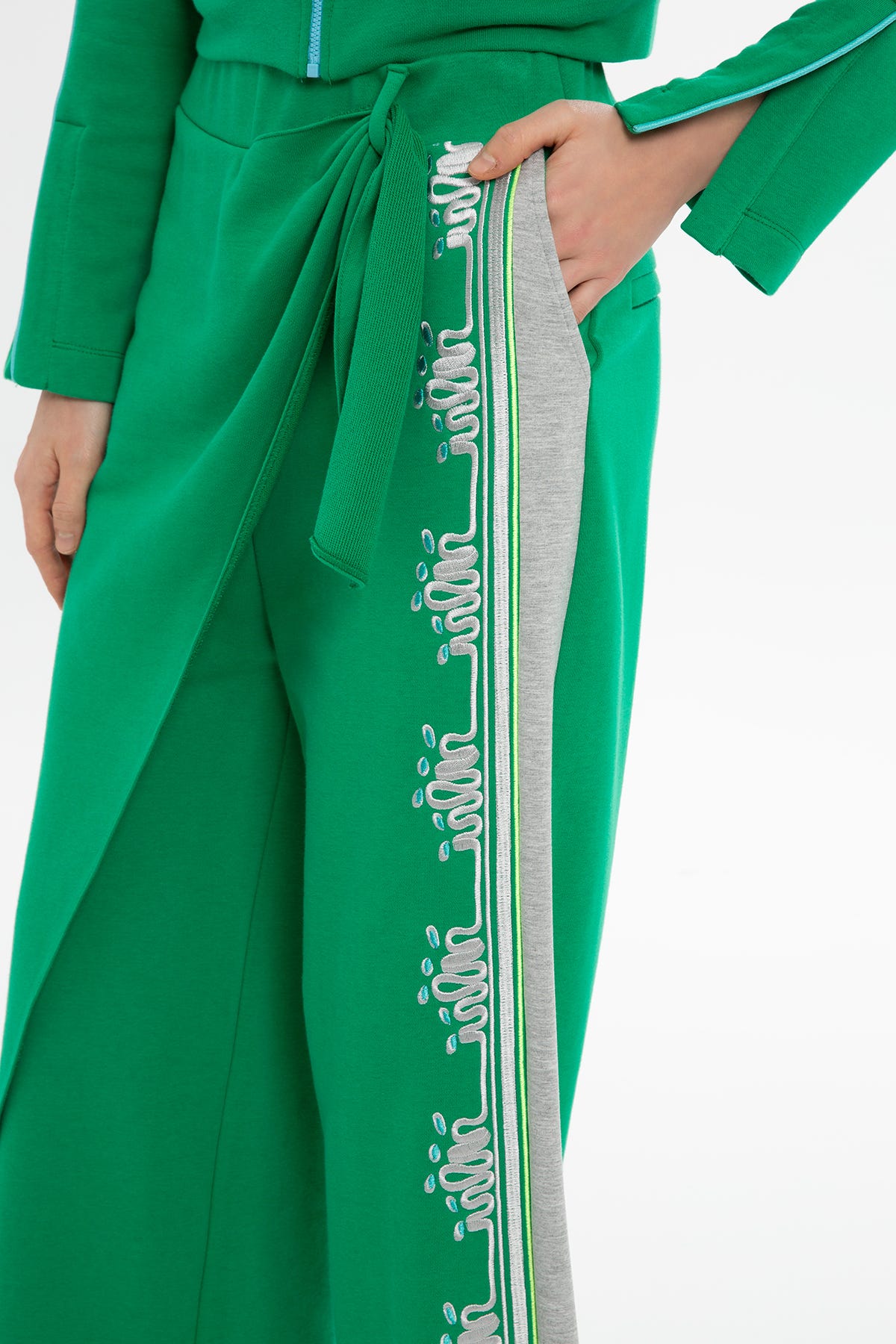 Önü Asimetrik Eşofman Altı