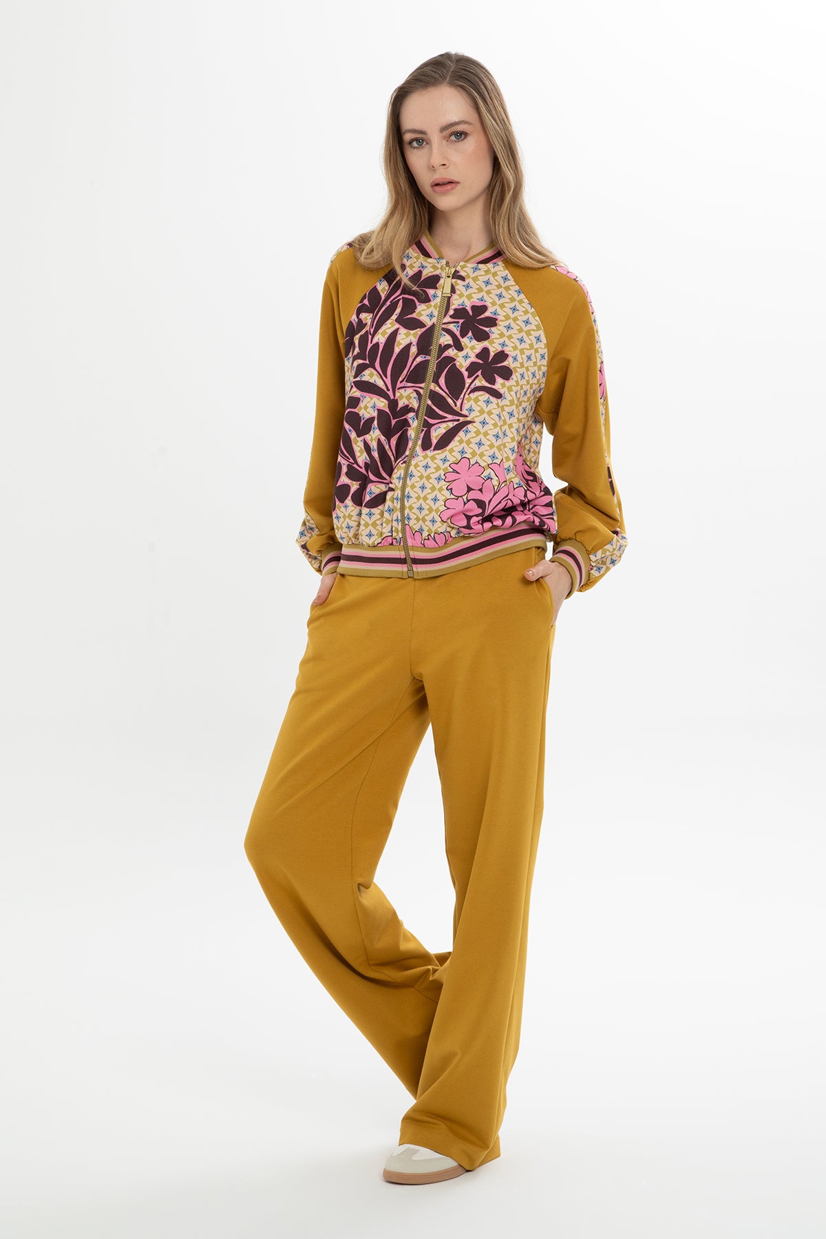 Desenli Eşofman Takımı