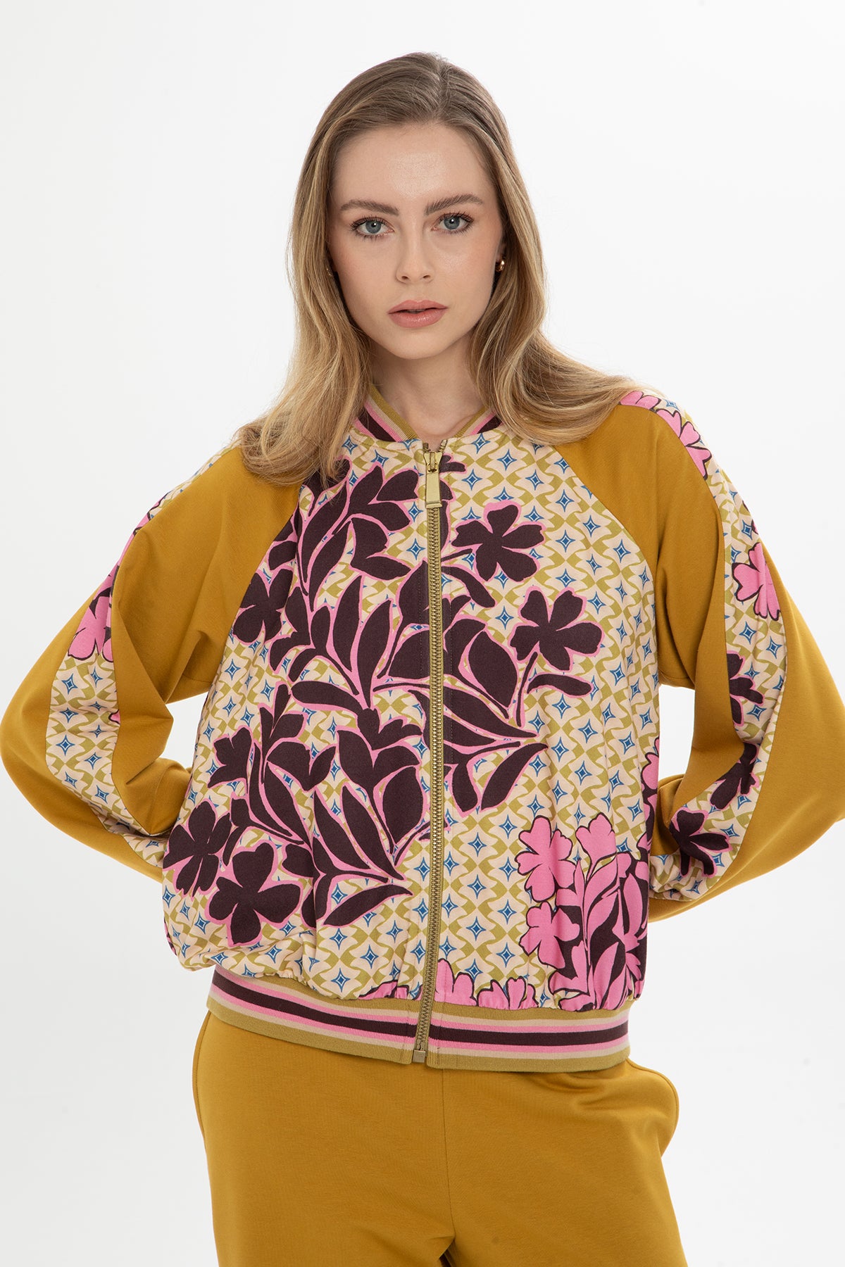 Desenli Eşofman Takımı