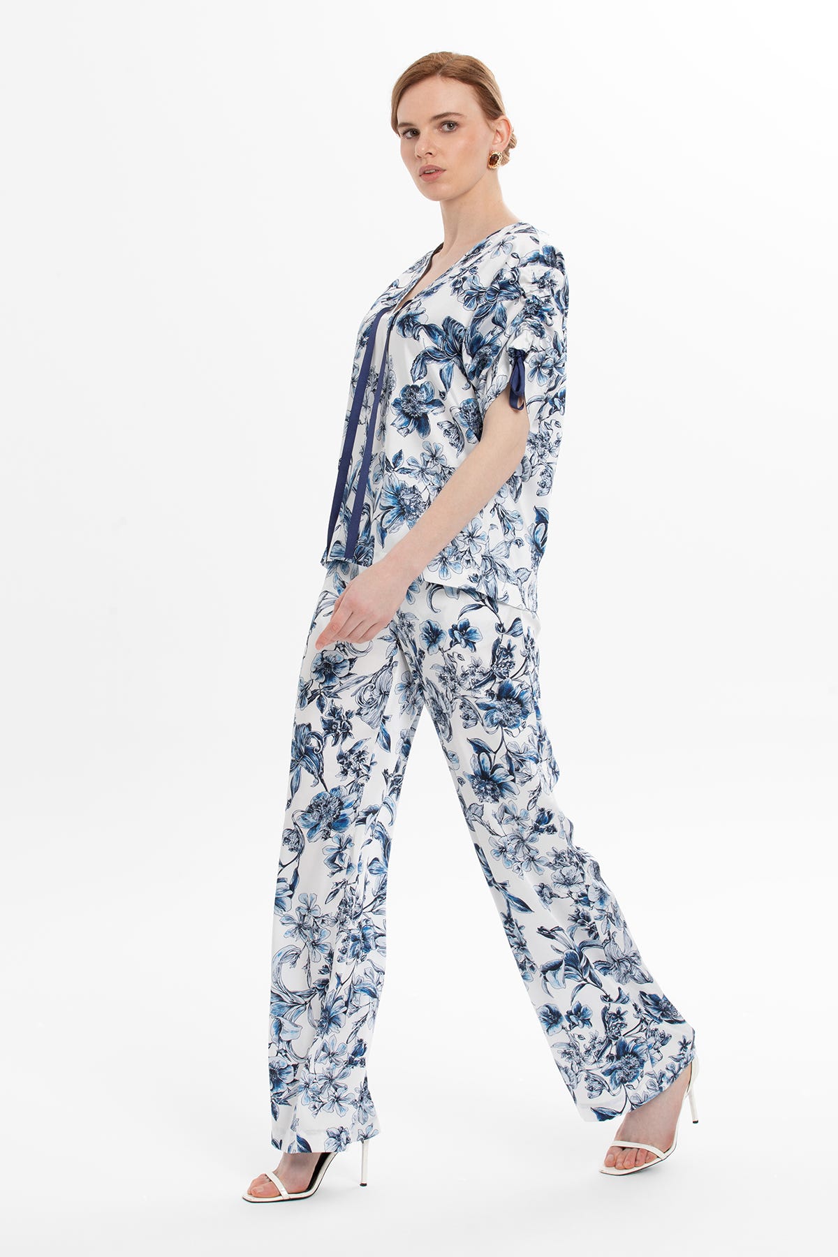 Çiçek Desenli Rahat Kesim Takım