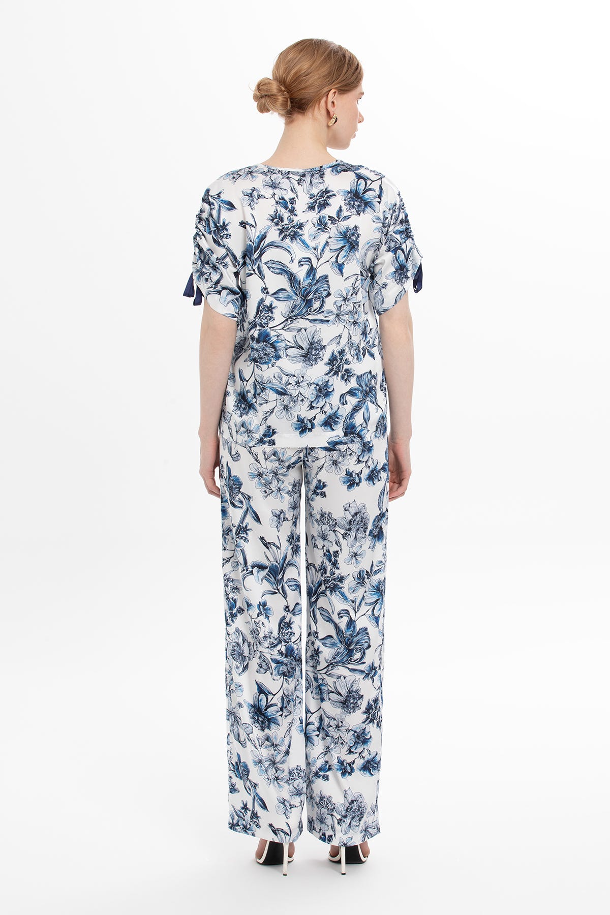 Çiçek Desenli Rahat Kesim Takım