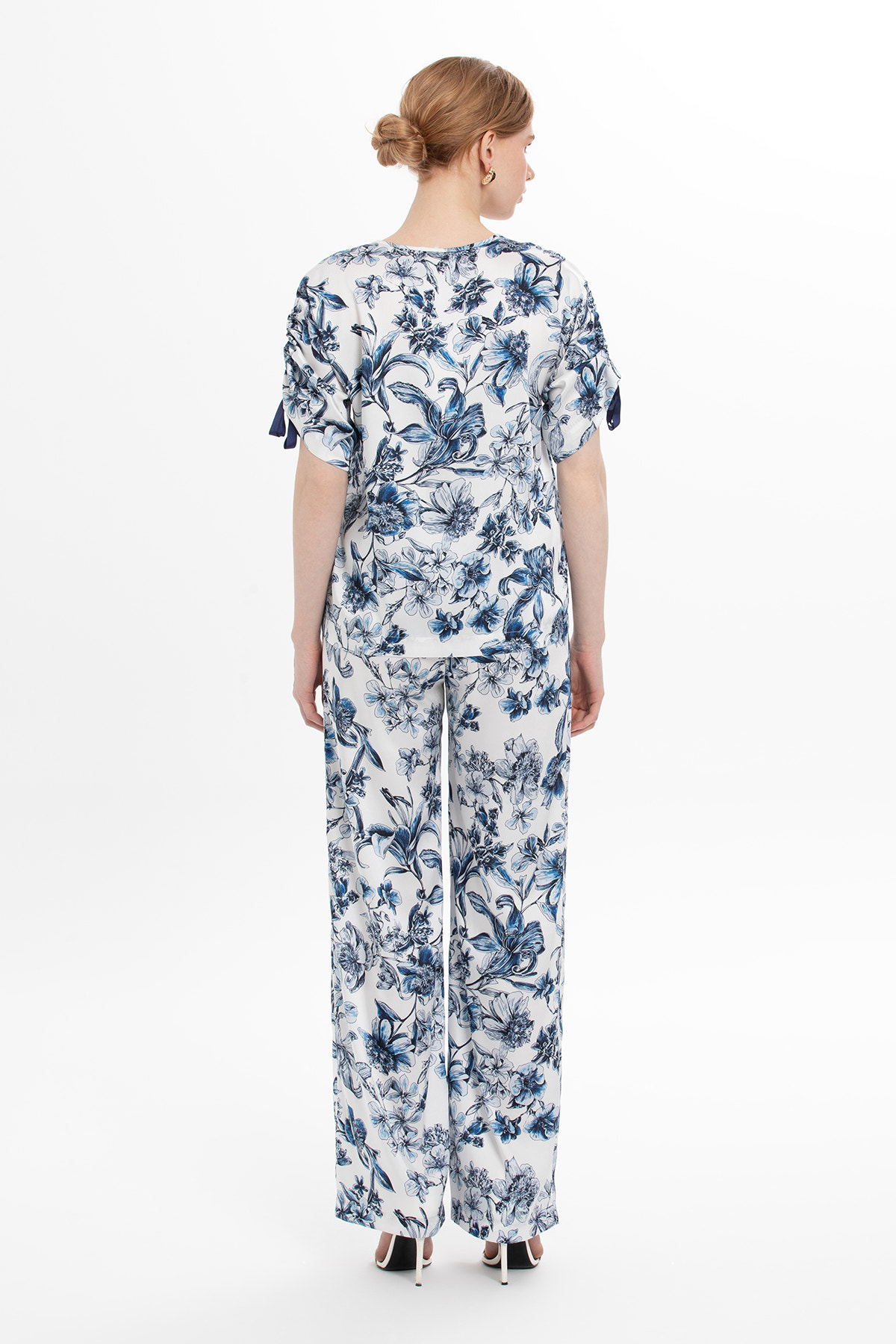 Çiçek Desenli Rahat Kesim Takım