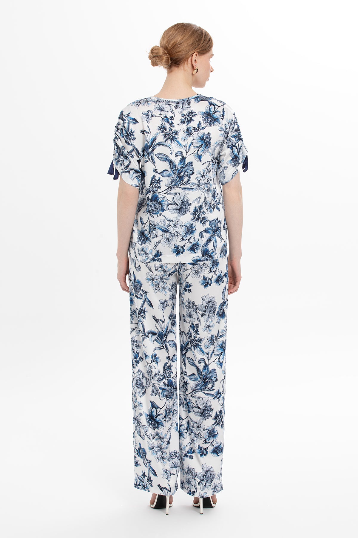 Çiçek Desenli Rahat Kesim Takım