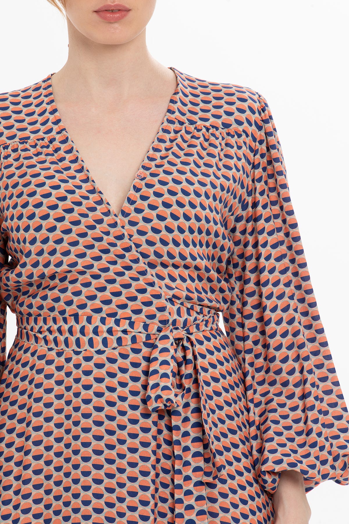 Yandan Bağlamalı Uzun Kollu Desenli Midi Elbise