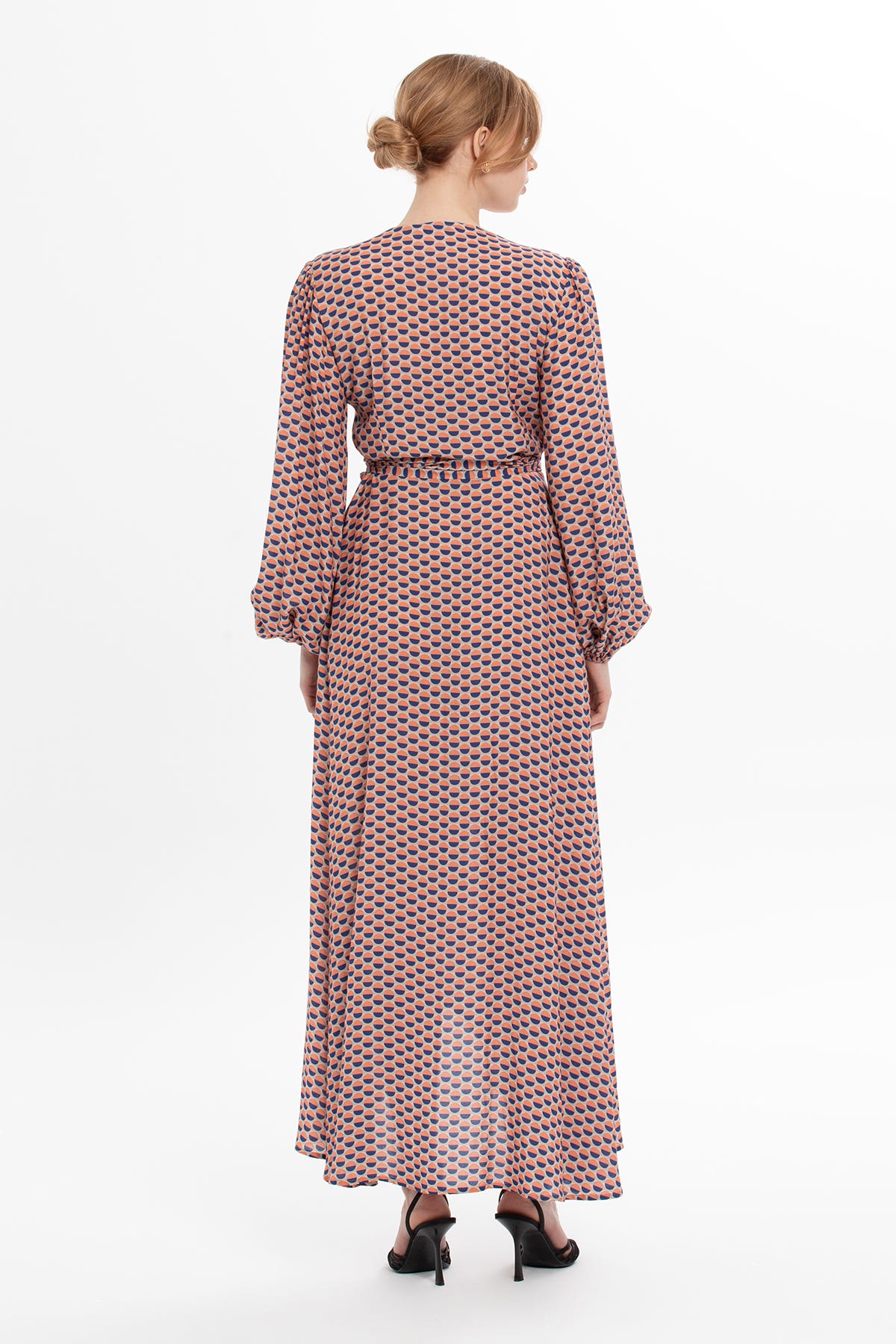 Yandan Bağlamalı Uzun Kollu Desenli Midi Elbise