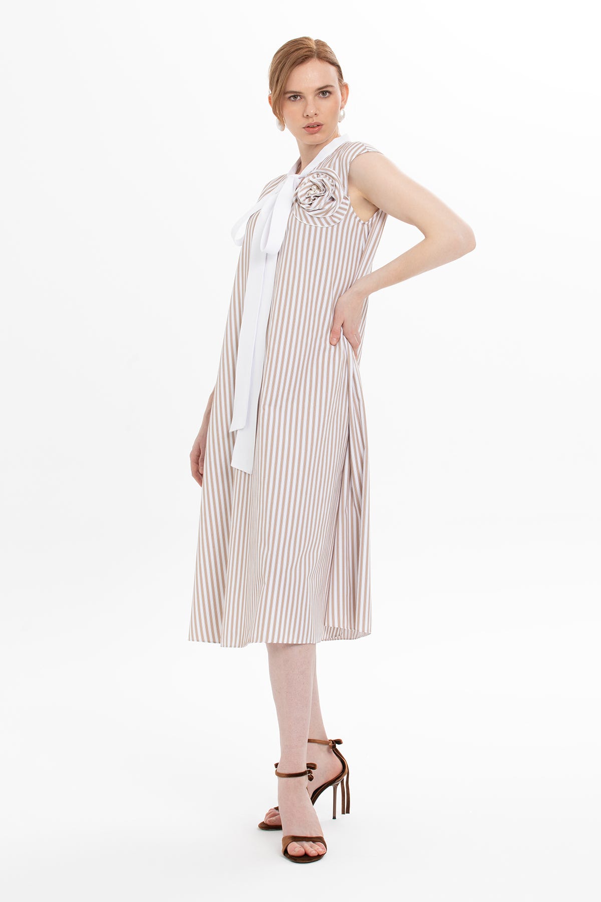 Yaka Detaylı Çizgili Midi Elbise