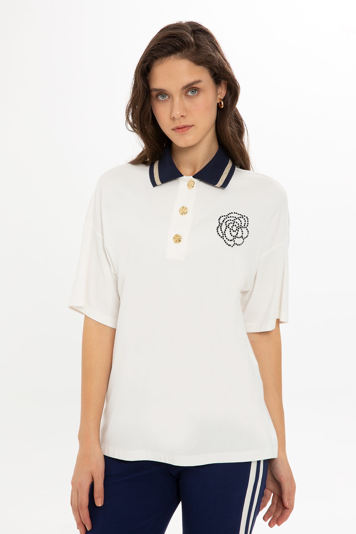 Triko Yakalı Gül Desen T-Shirt