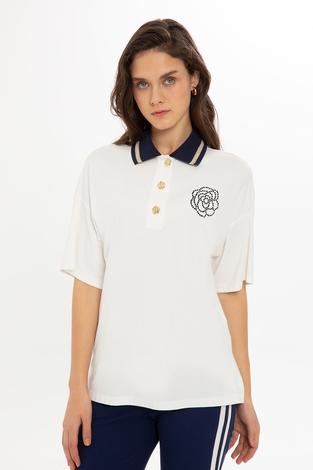 Triko Yakalı Gül Desen T-Shirt