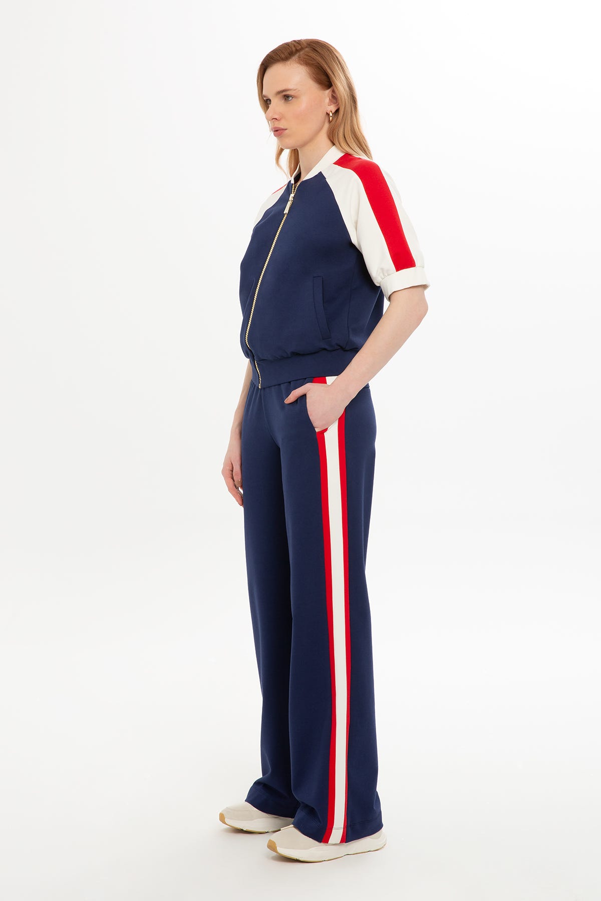 Şerit Detaylı Yarım Kol Eşofman Takımı