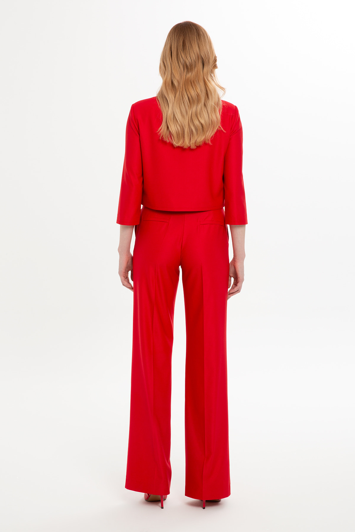 Kısa Ceket Atlet Ve Geniş Paça Pantolonlu Üçlü Takım