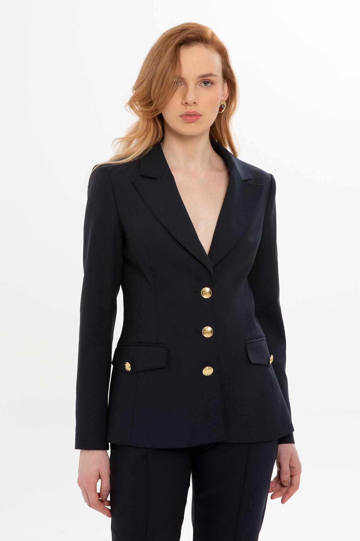 Yırtmaçlı Ceket Ve Havuç Pantolonlu Takım