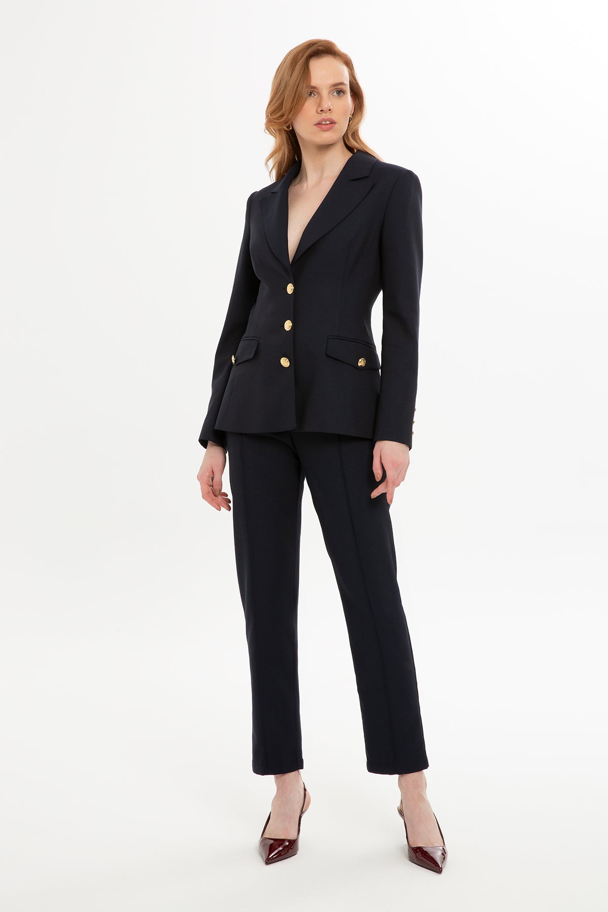 Yırtmaçlı Ceket Ve Havuç Pantolonlu Takım