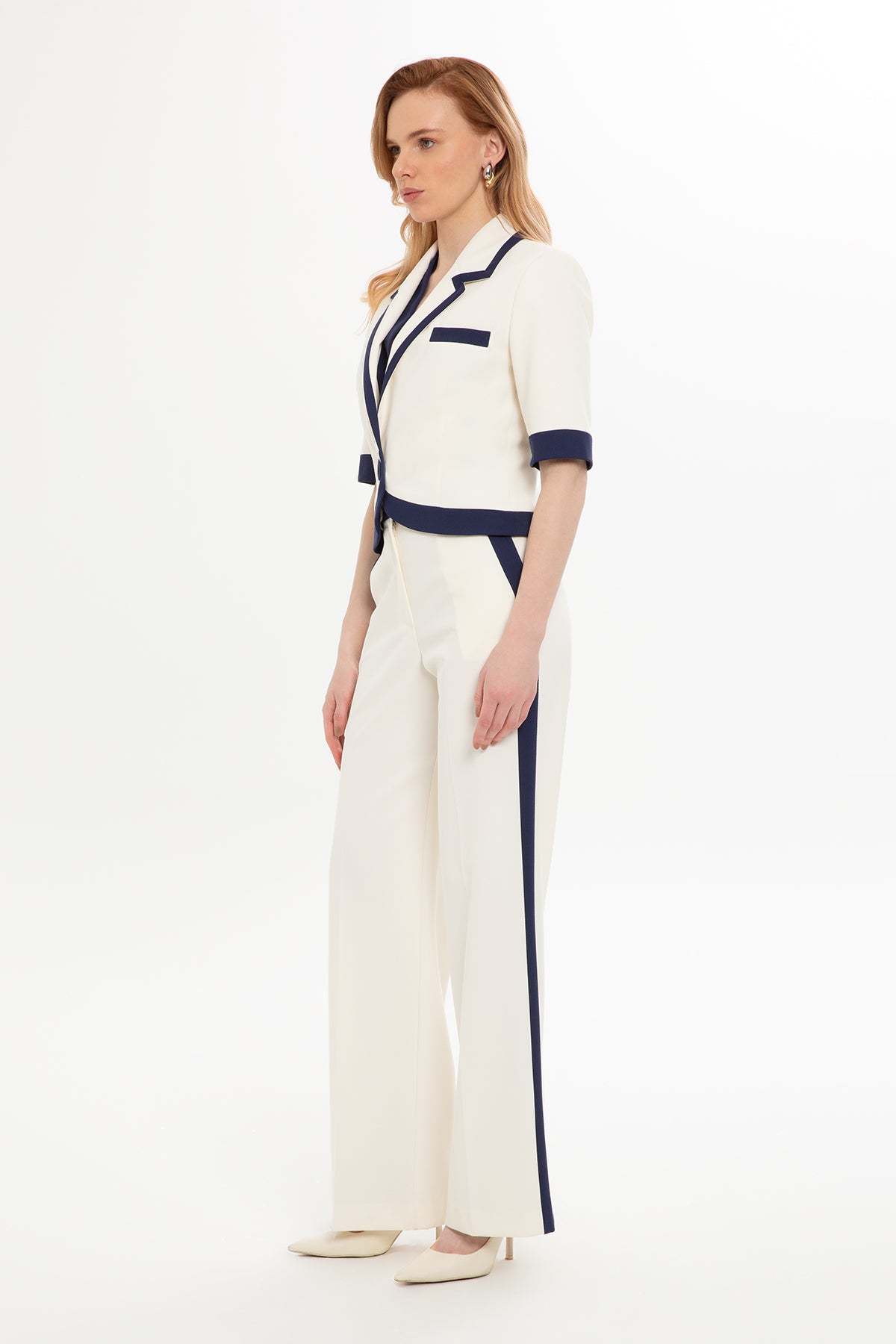 Yarım Kollu Kısa Ceket Ve Pantolonlu Takım