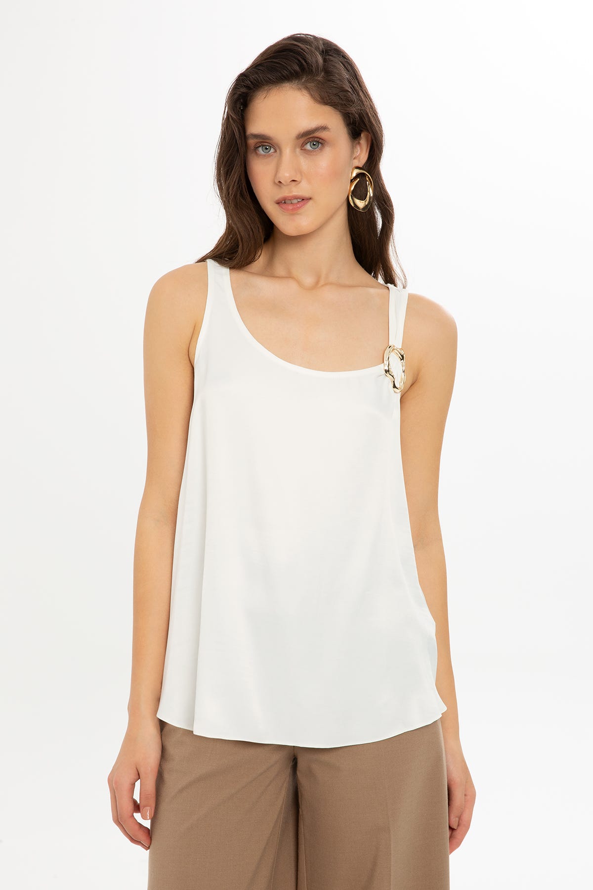 Toka Detaylı Askılı Bluz