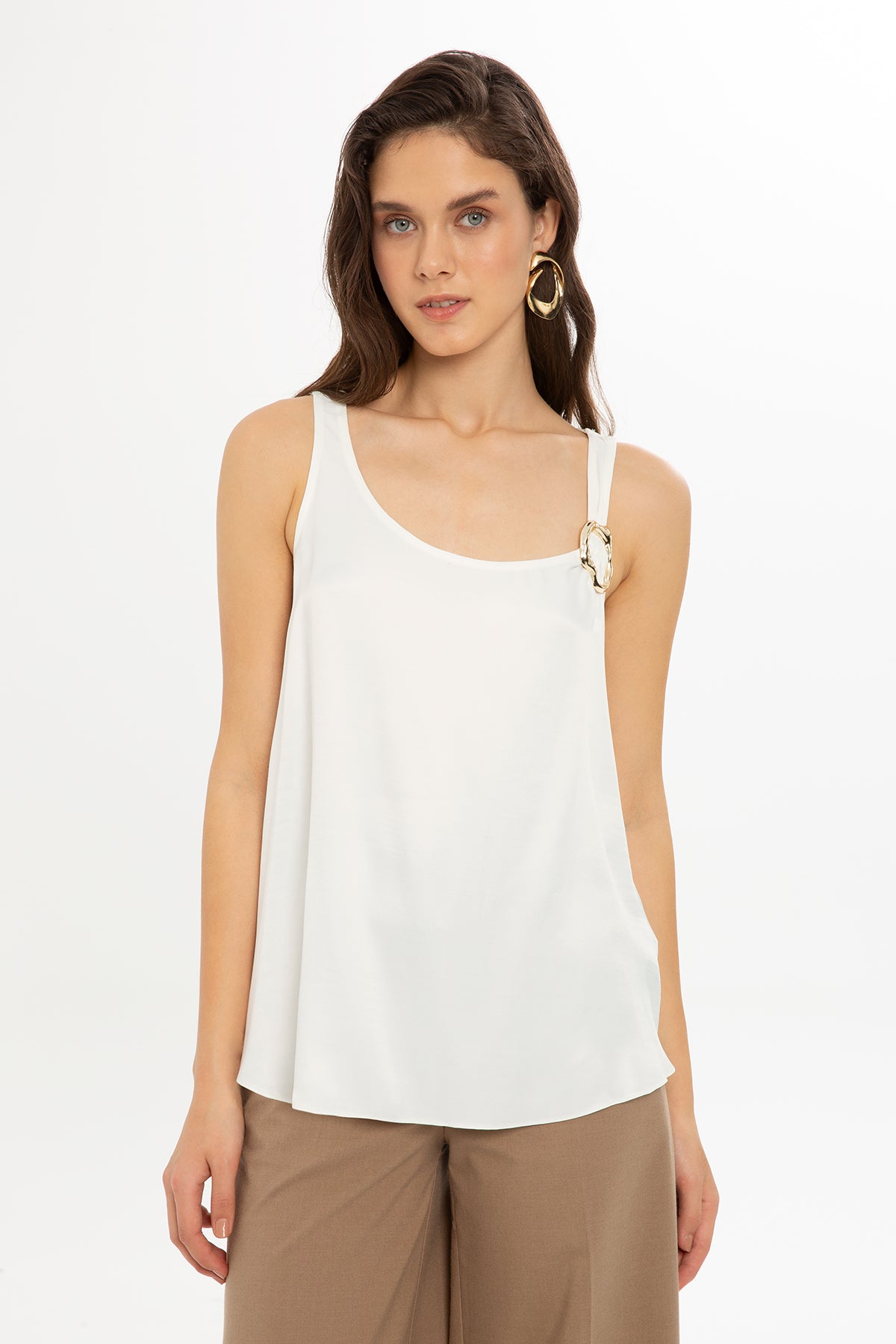 Toka Detaylı Askılı Bluz