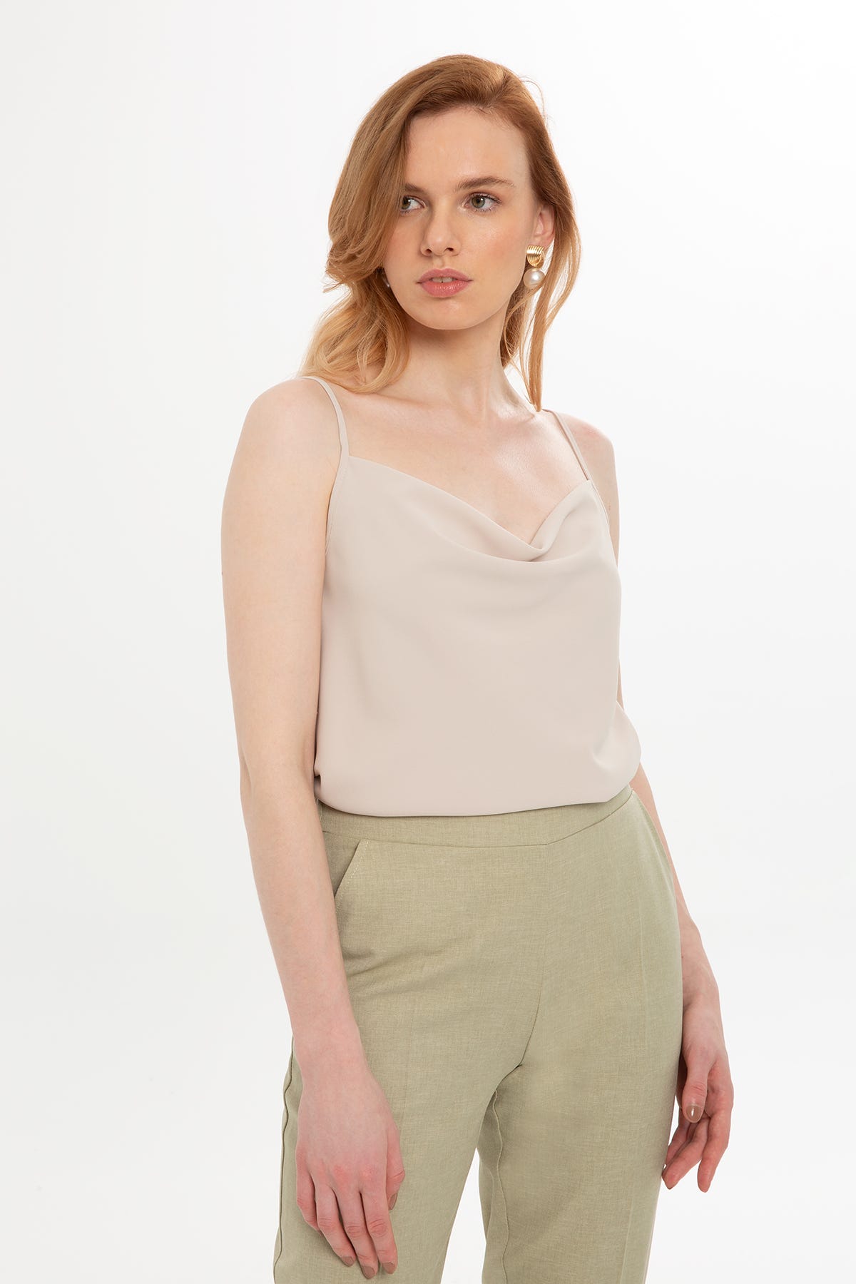 Askılı Degaje Yaka Bluz