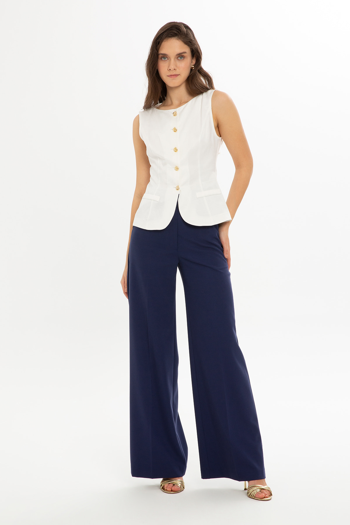 Süs Cepli Kolsuz Bluz