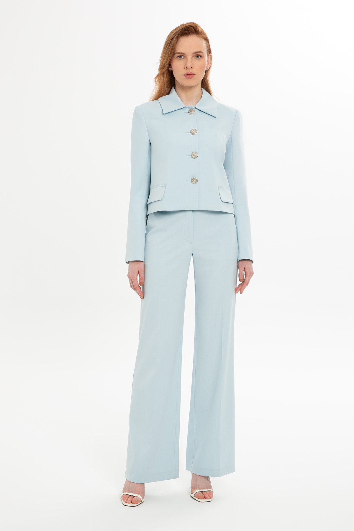 Kısa Ceket Ve Pantolonlu Takım