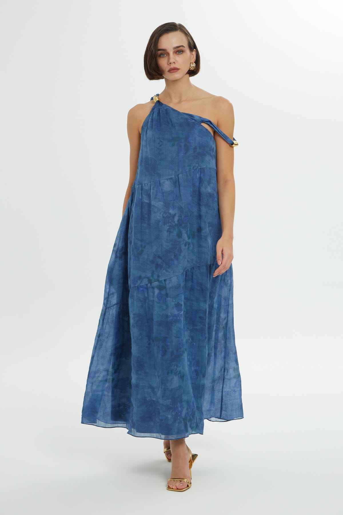 Omzu Aksesuarlı Uzun Elbise