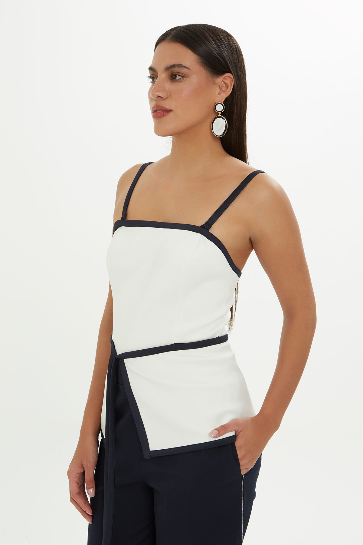 Yırtmaç Detaylı Bağlamalı Bluz