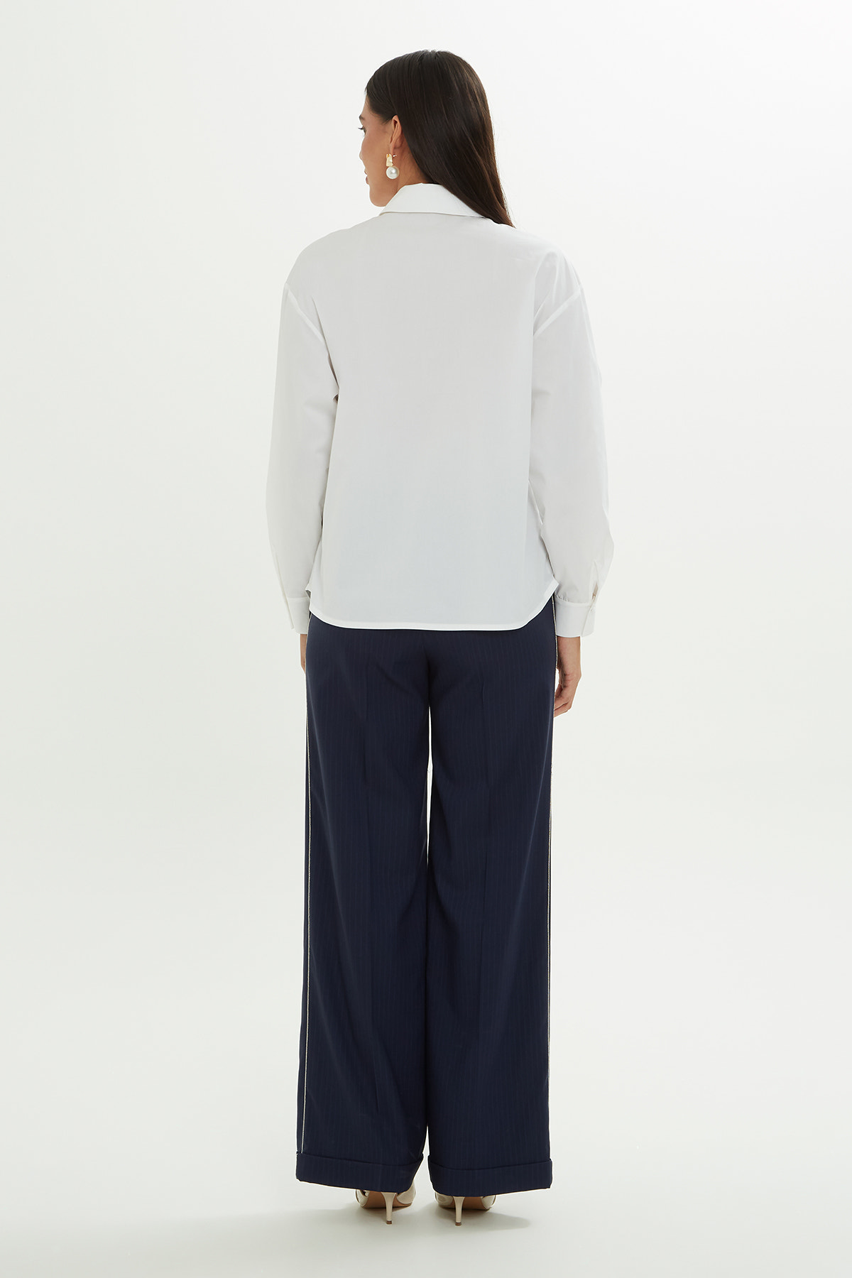 Uzun Kollu İşlemeli Gömlek