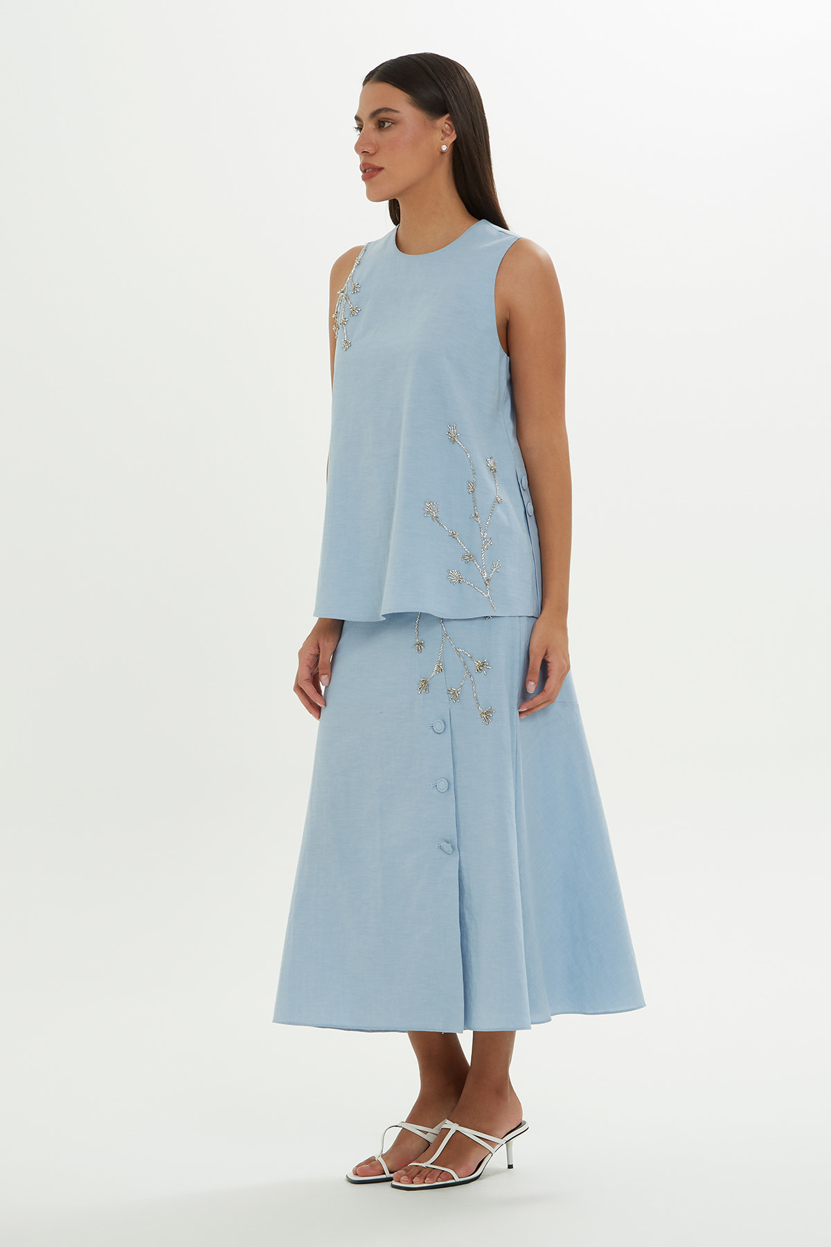 İşlemeli Sıfır Kollu Bluz