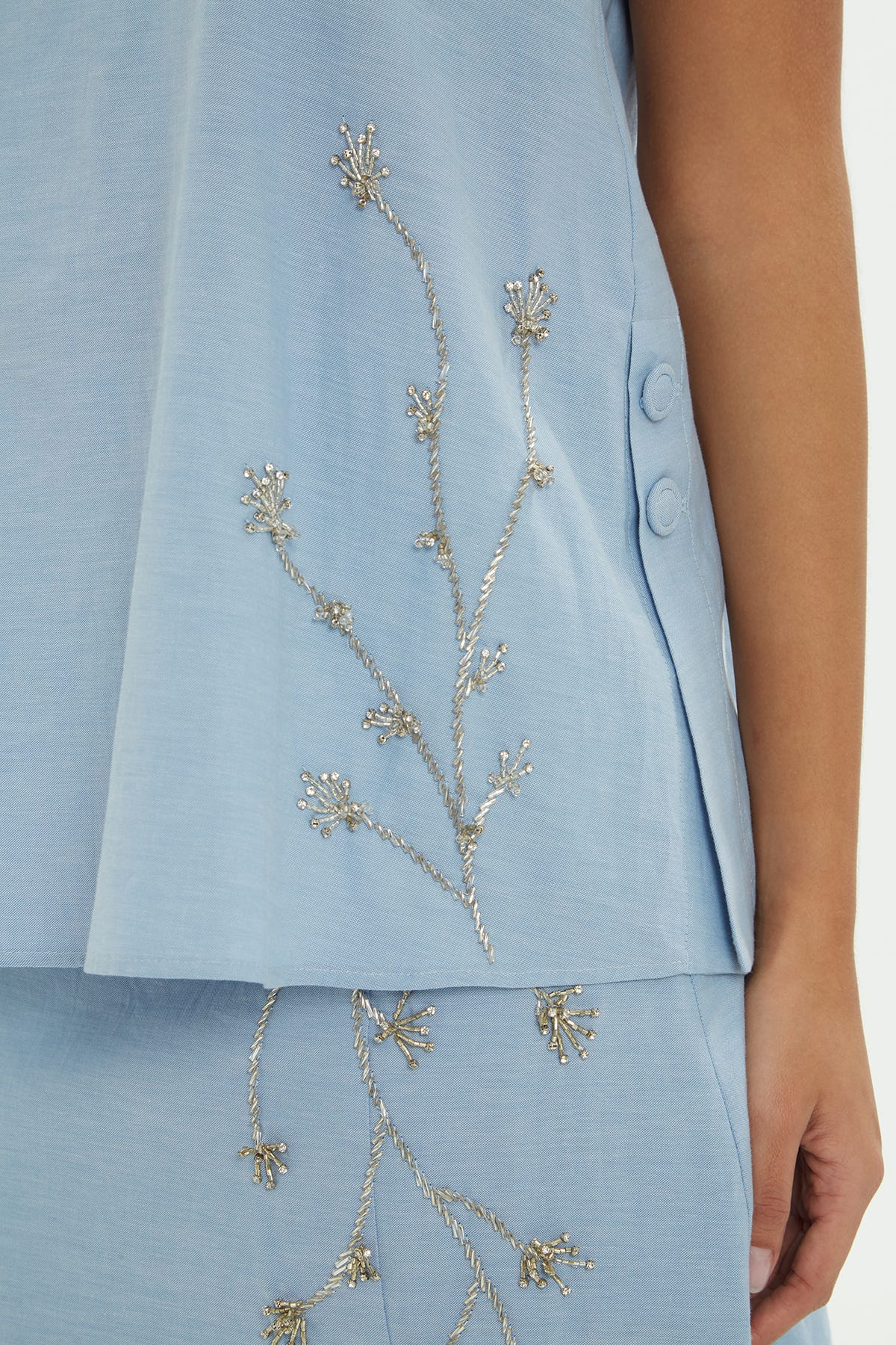 İşlemeli Sıfır Kollu Bluz