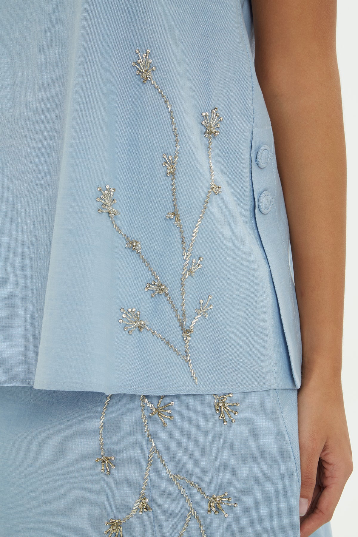 İşlemeli Sıfır Kollu Bluz