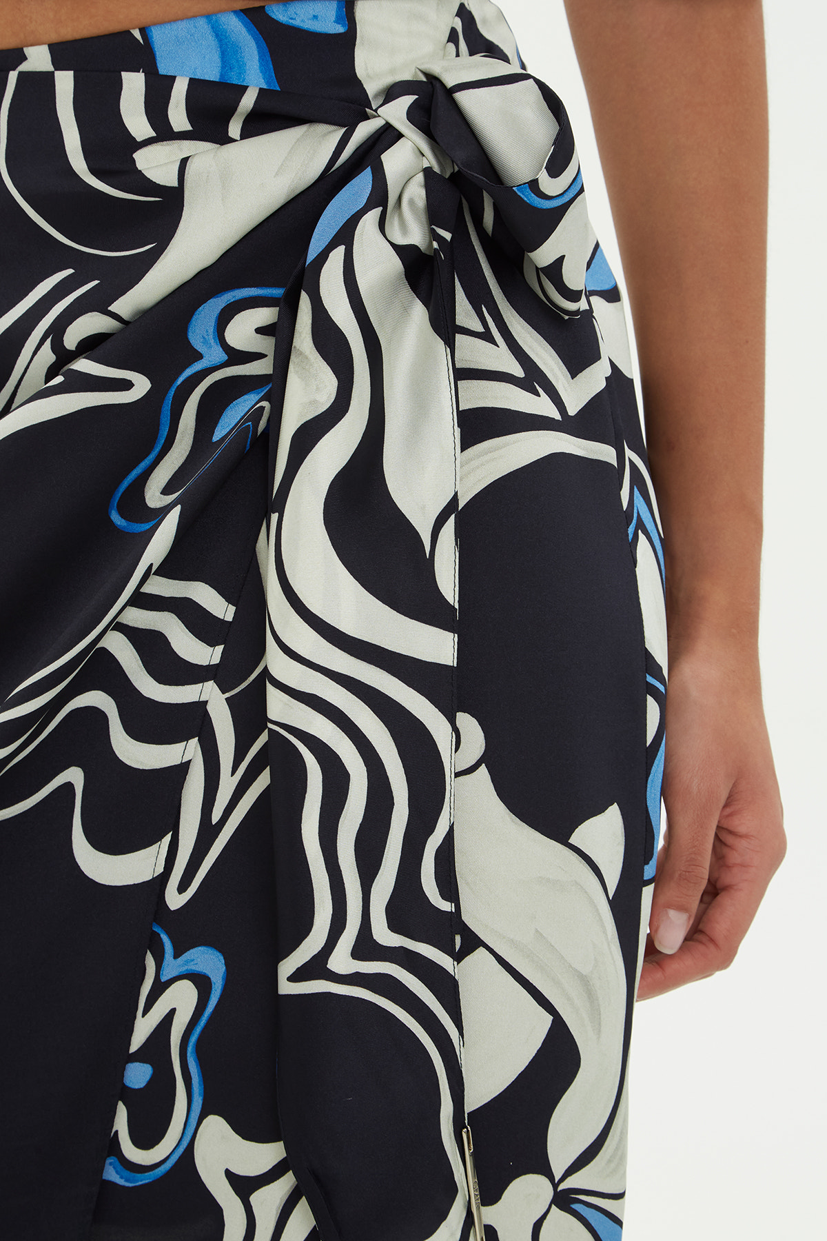 Desenli Bağlamalı Midi Etek