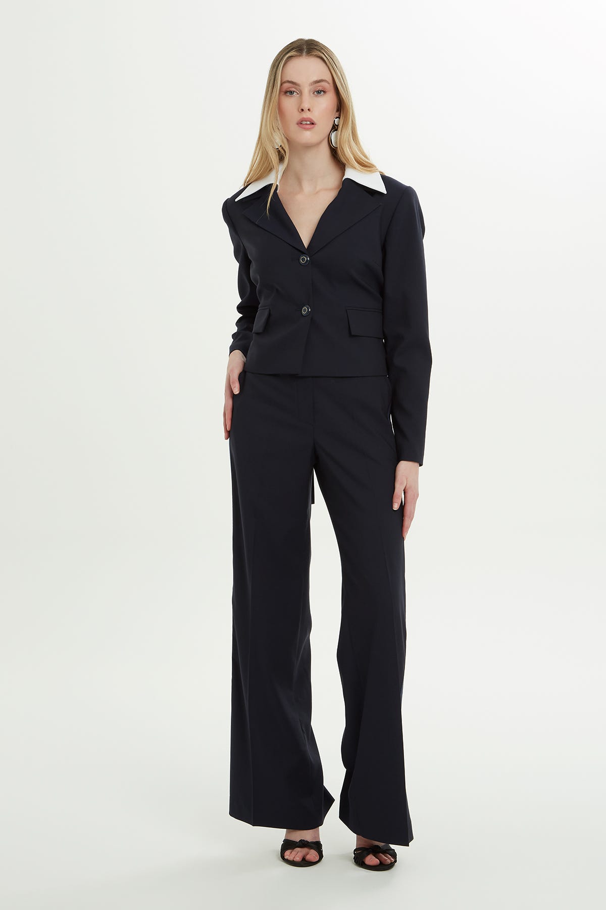 Yakası Kontrast Detaylı Ceket