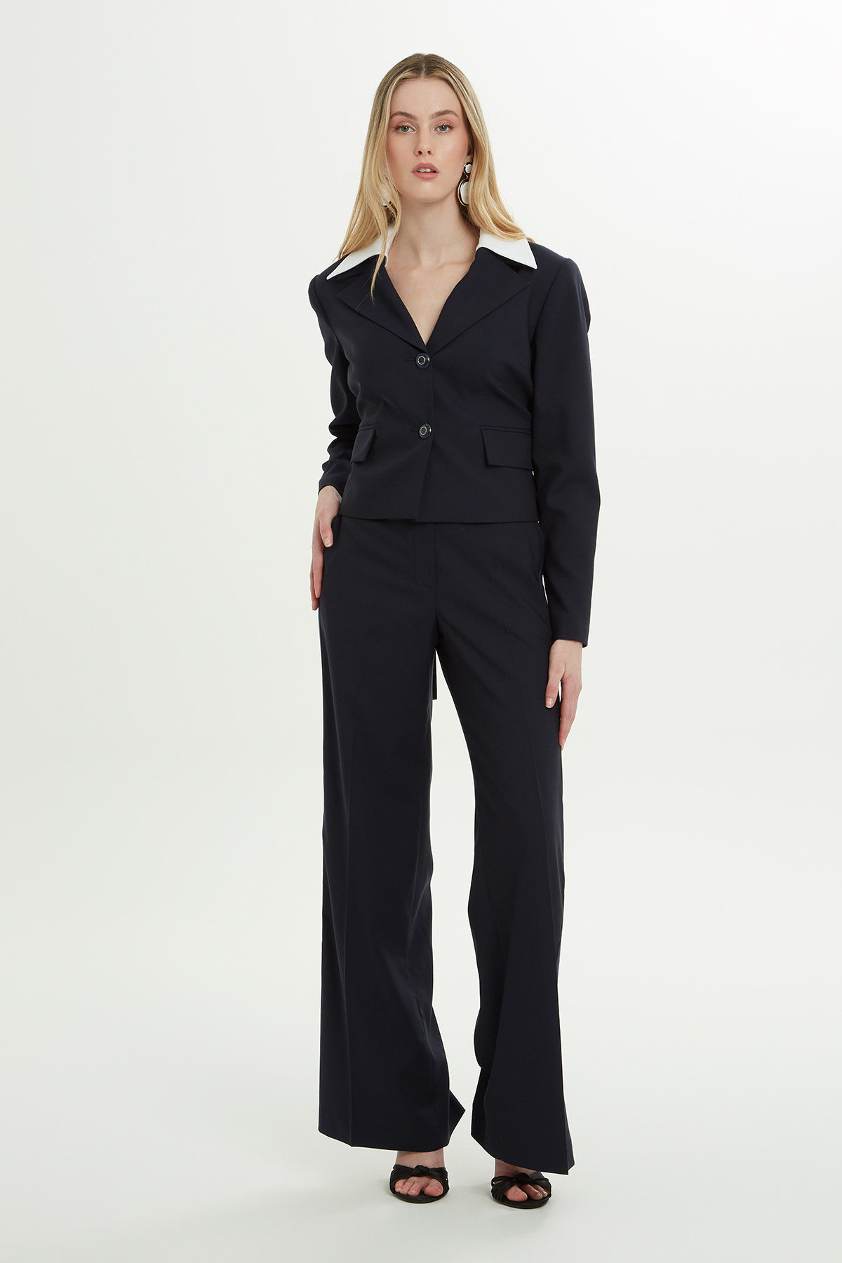 Yakası Kontrast Detaylı Ceket