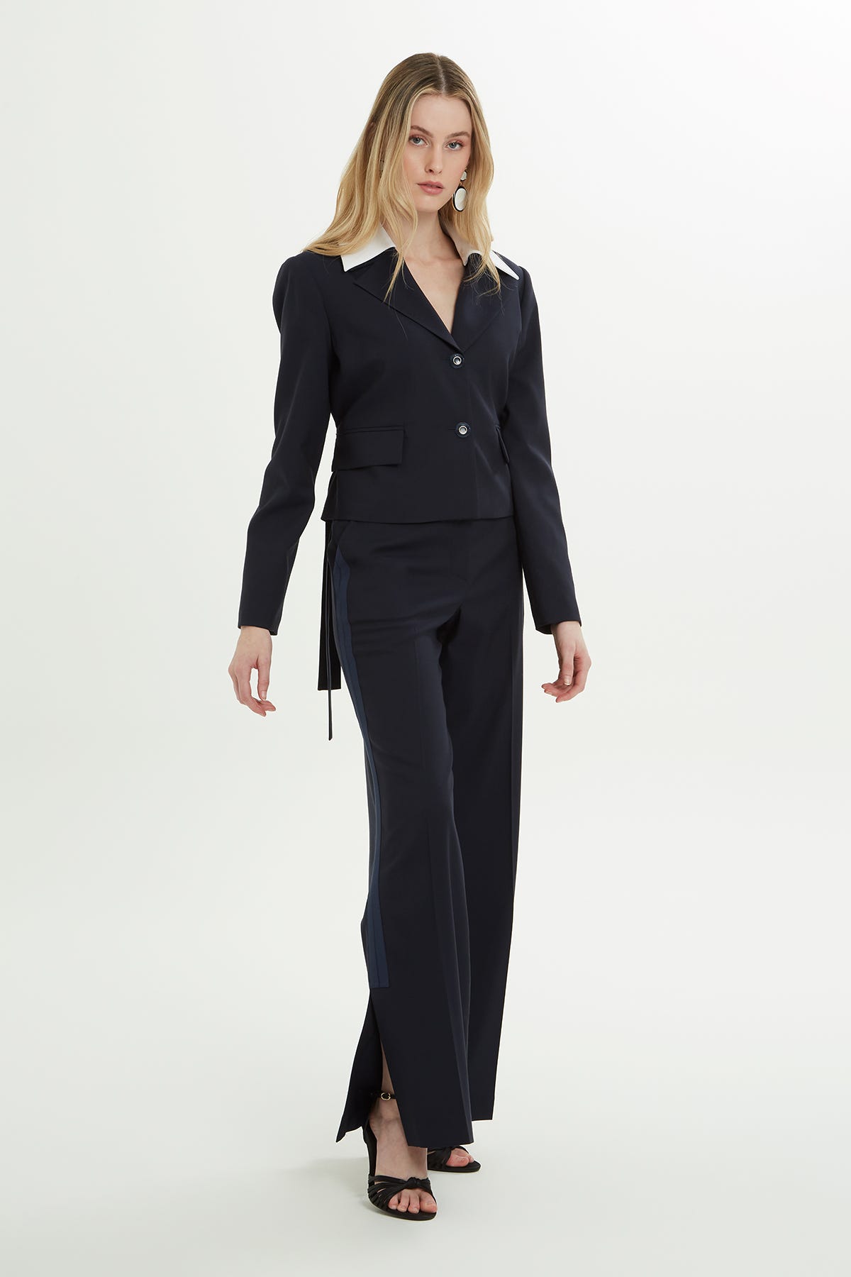 Yakası Kontrast Detaylı Ceket