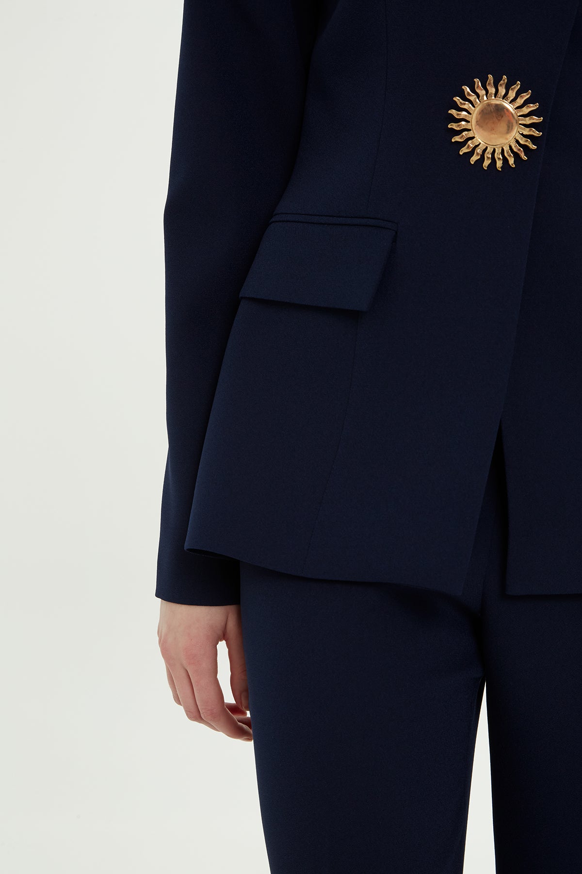 Kruvaze Kapamalı Broşlu Ceket