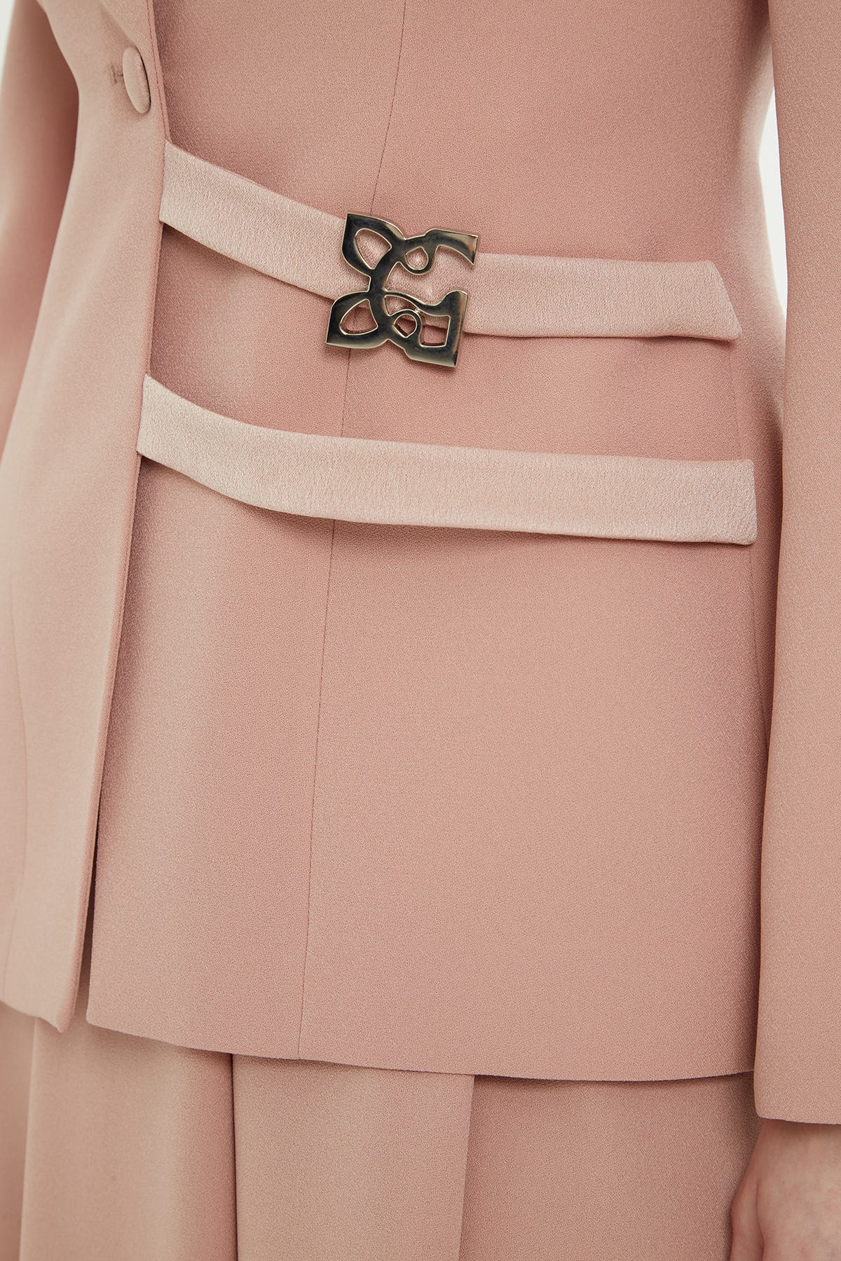 Önü Bant Detaylı Ceket