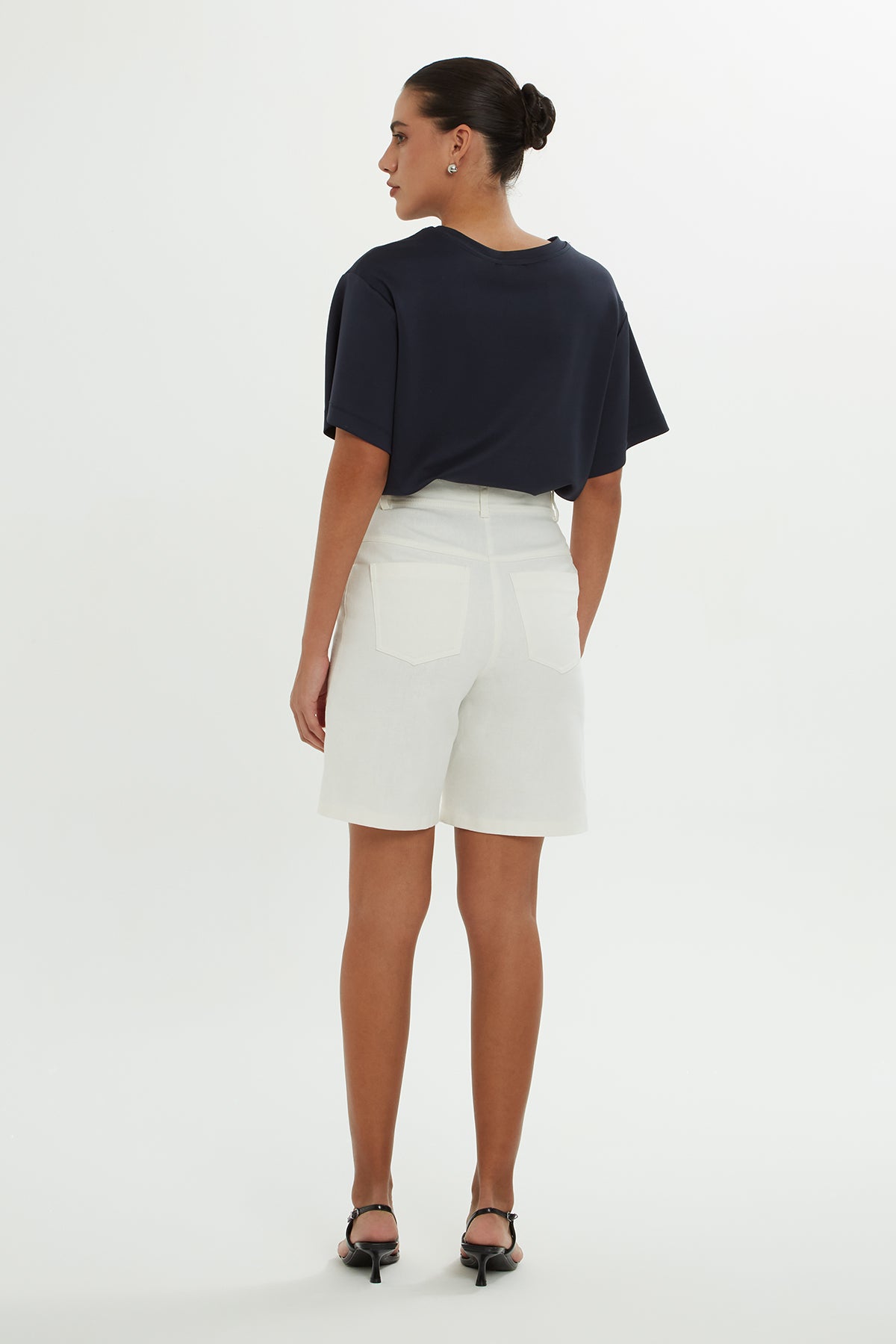 Zincir Aksesuarlı Şort