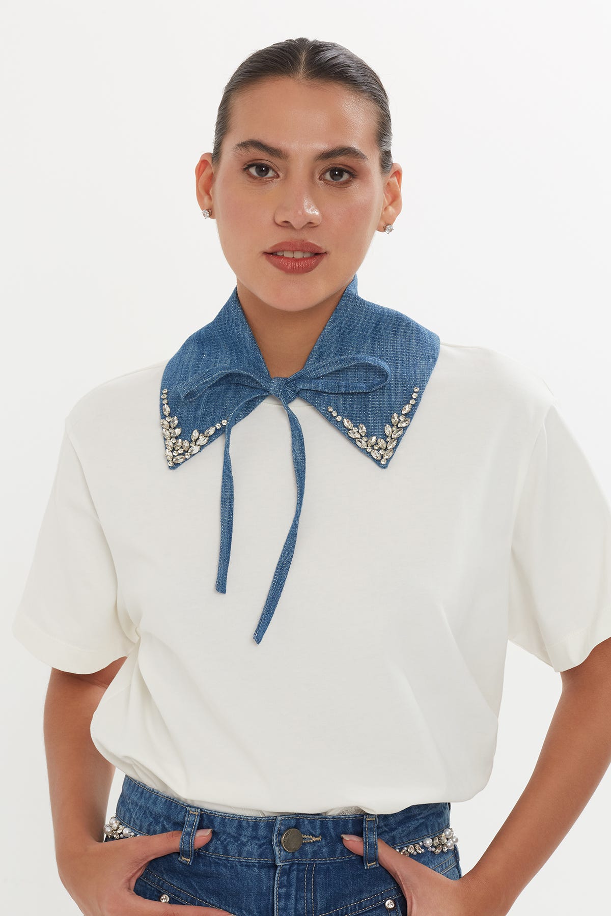 İşlemeli Denim Yaka