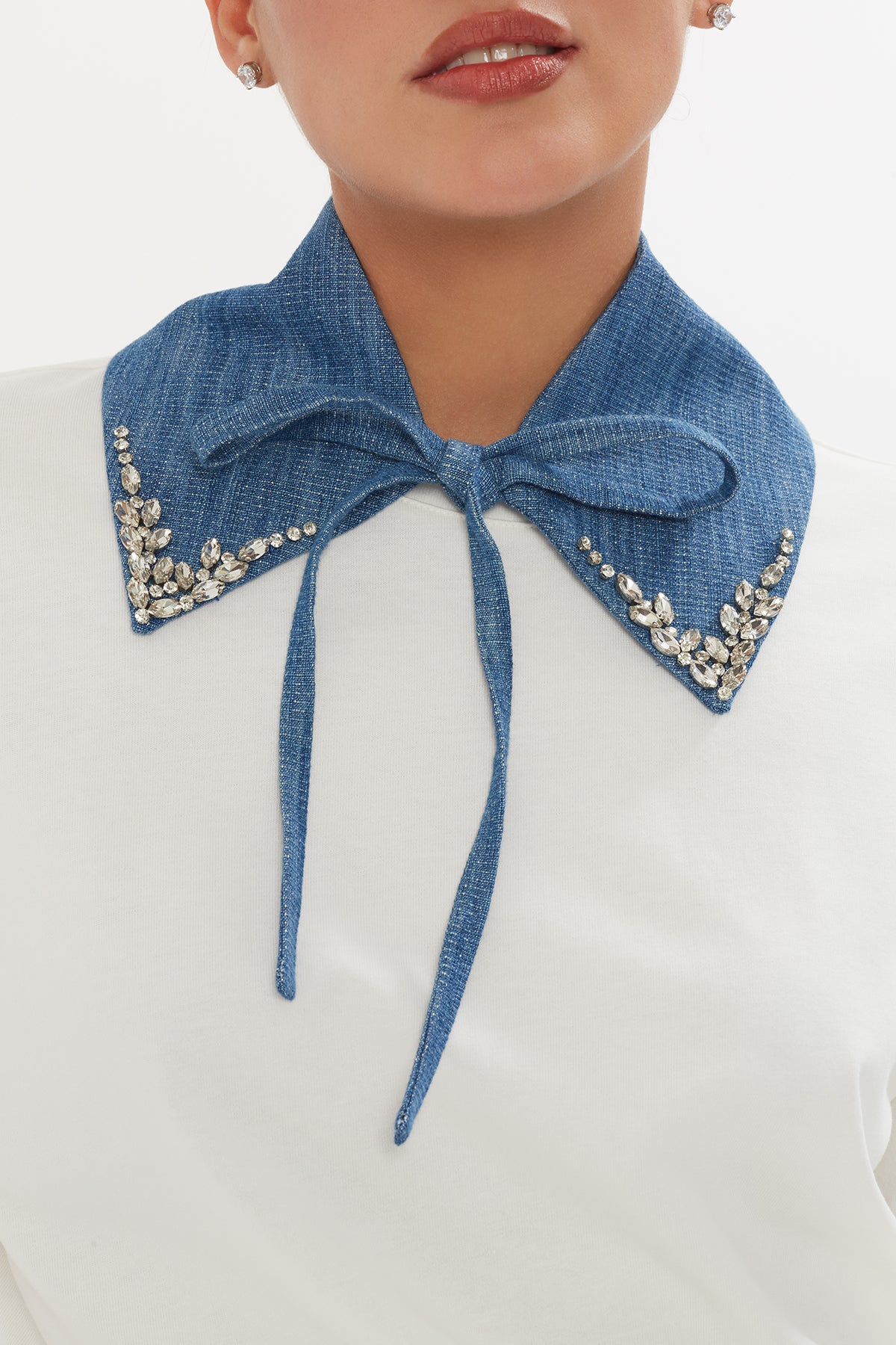 İşlemeli Denim Yaka