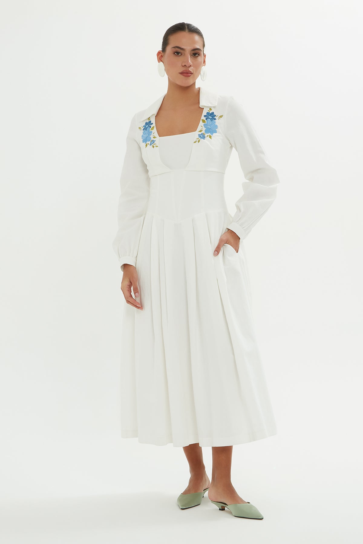 Korsajlı Nakışlı Midi Elbise