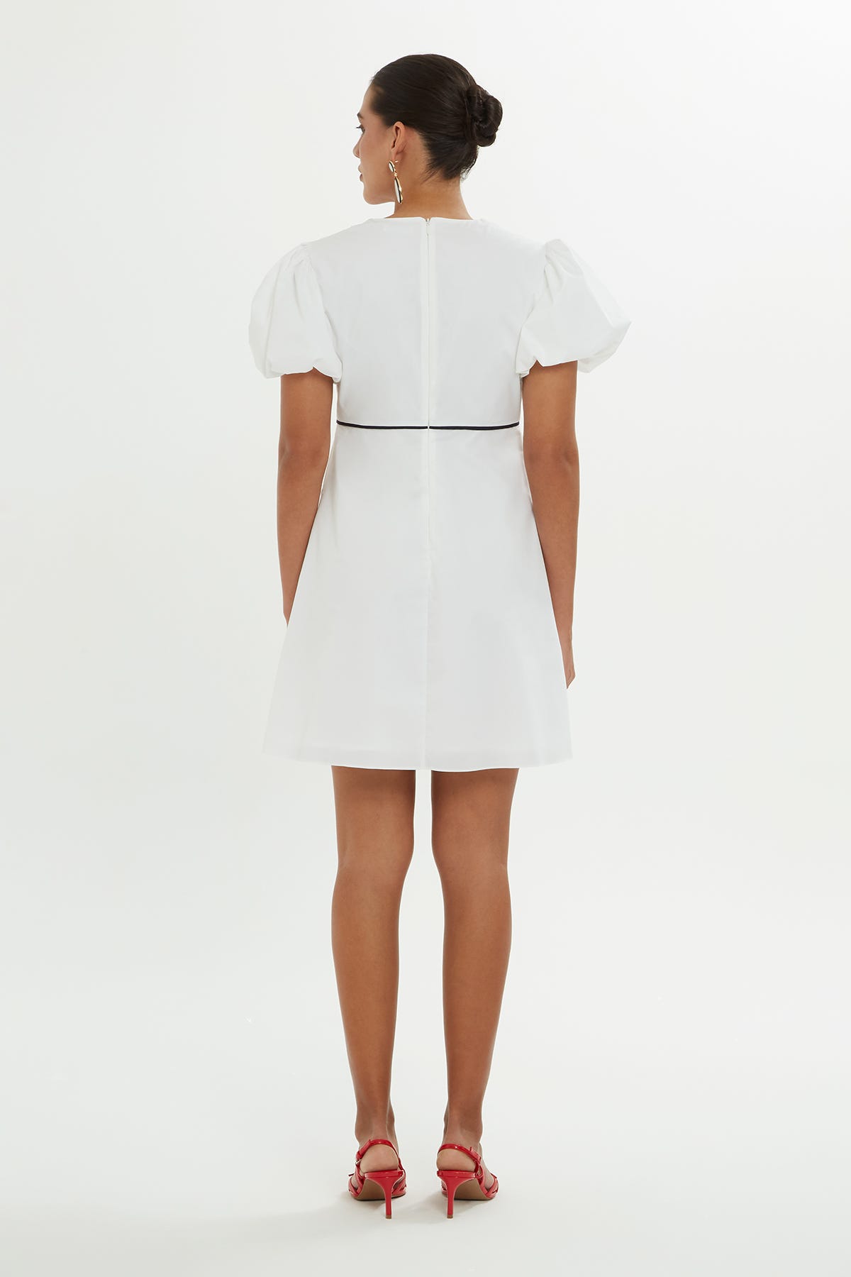 V Yaka Kısa Kollu Kısa Elbise