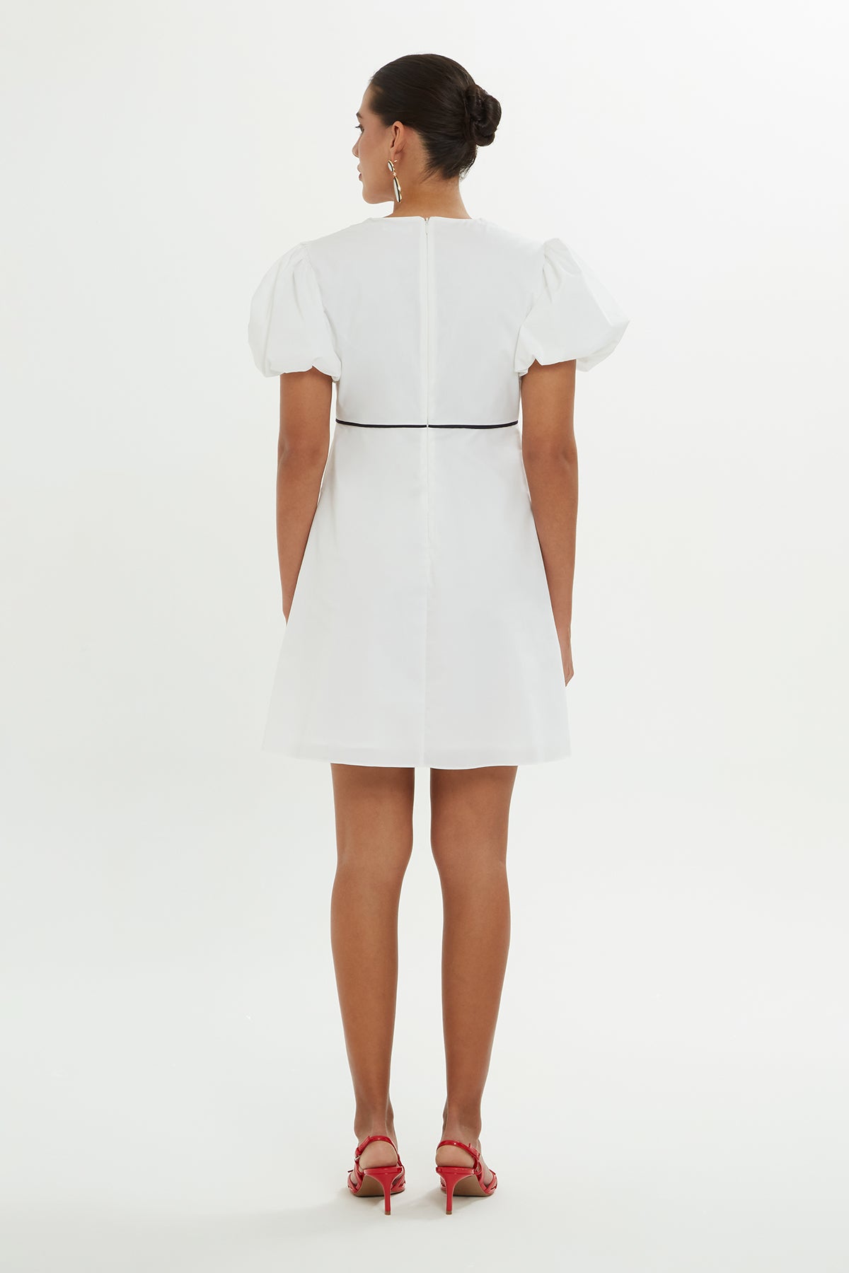 V Yaka Kısa Kollu Kısa Elbise